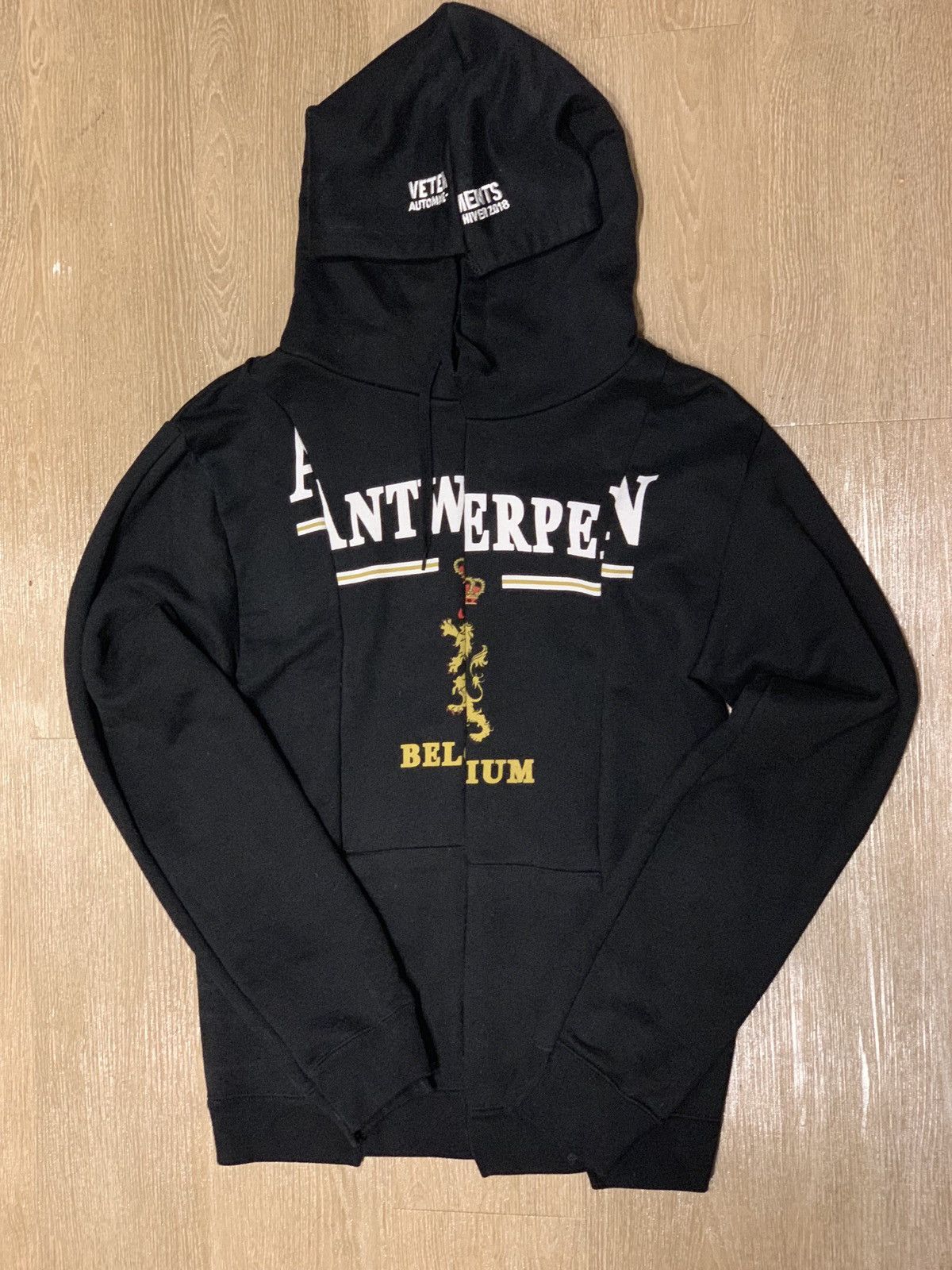 国内発送☆VETEMENTS☆SPLIT CUT-UP HOODIE/BLACK/KHAKI VETEMENTS]SPLIT CUT-UP HOODIE/BLACK/KHAKI(UA65HD516) – R&Co.