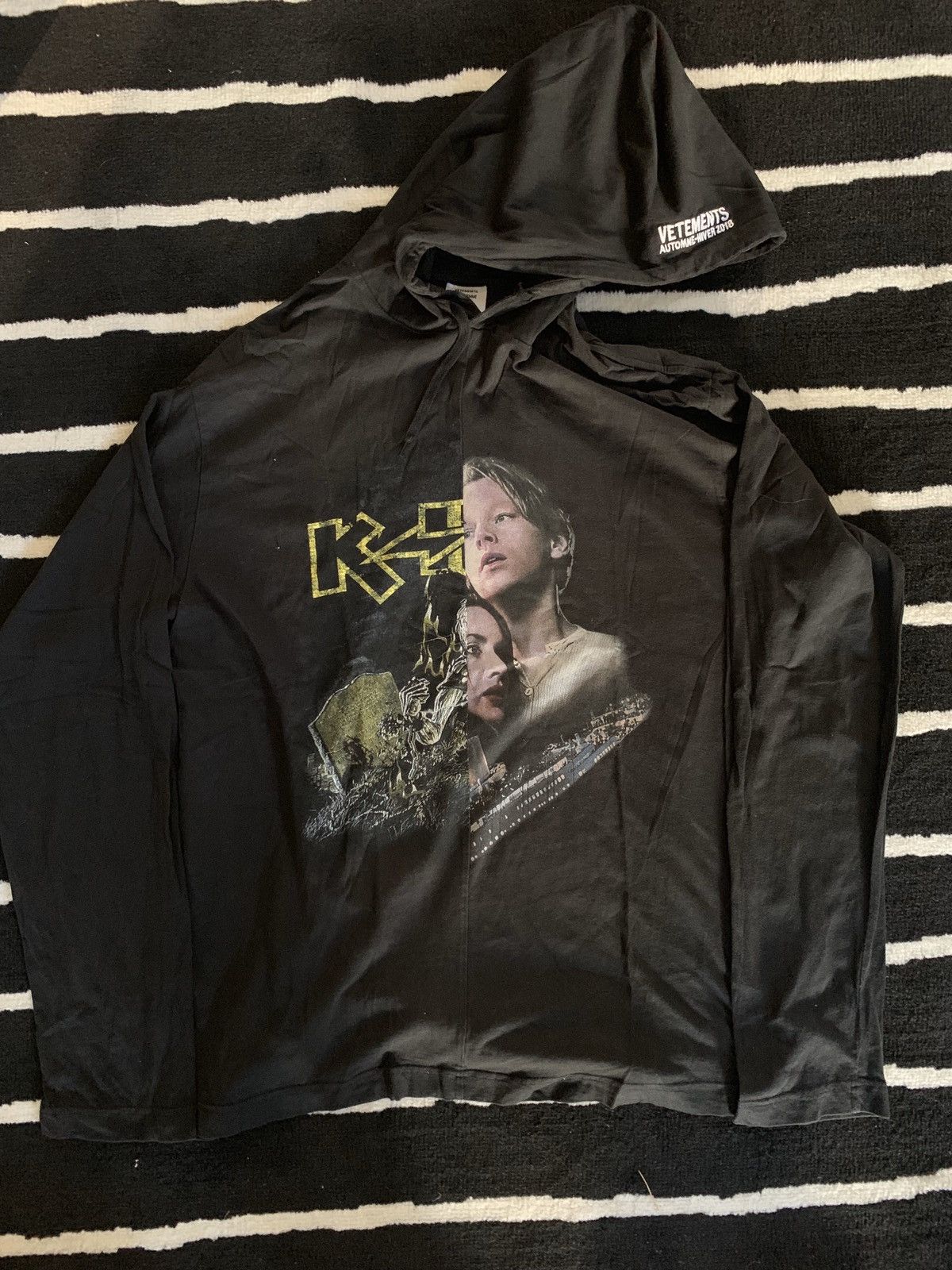 Vetements kiss best sale titanic hoodie