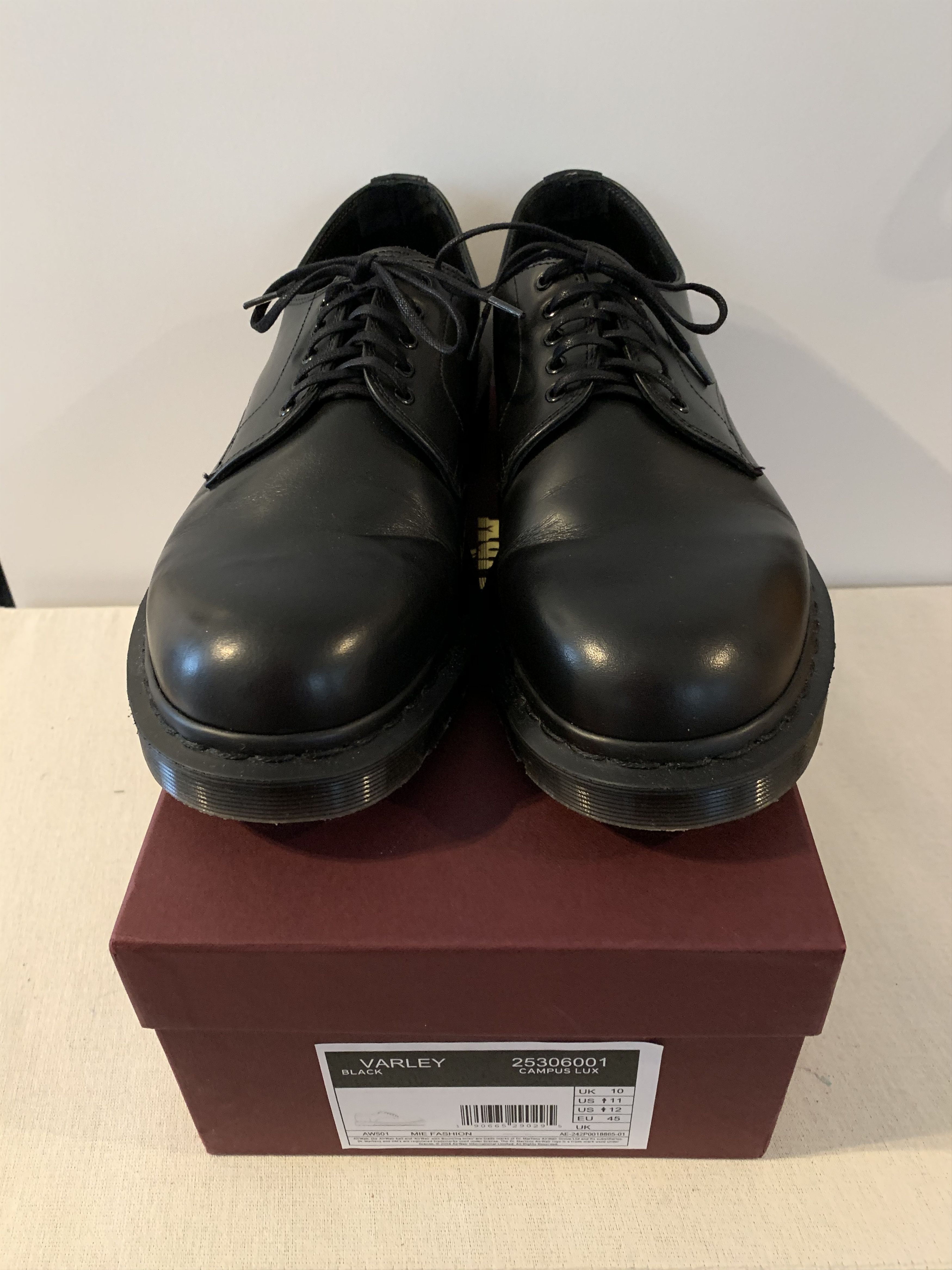 Dr martens store varley