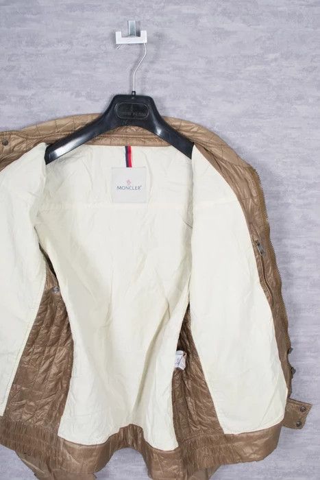 BROWN LIGHTWEIGHT JACKET WITH LEATHER BADGE