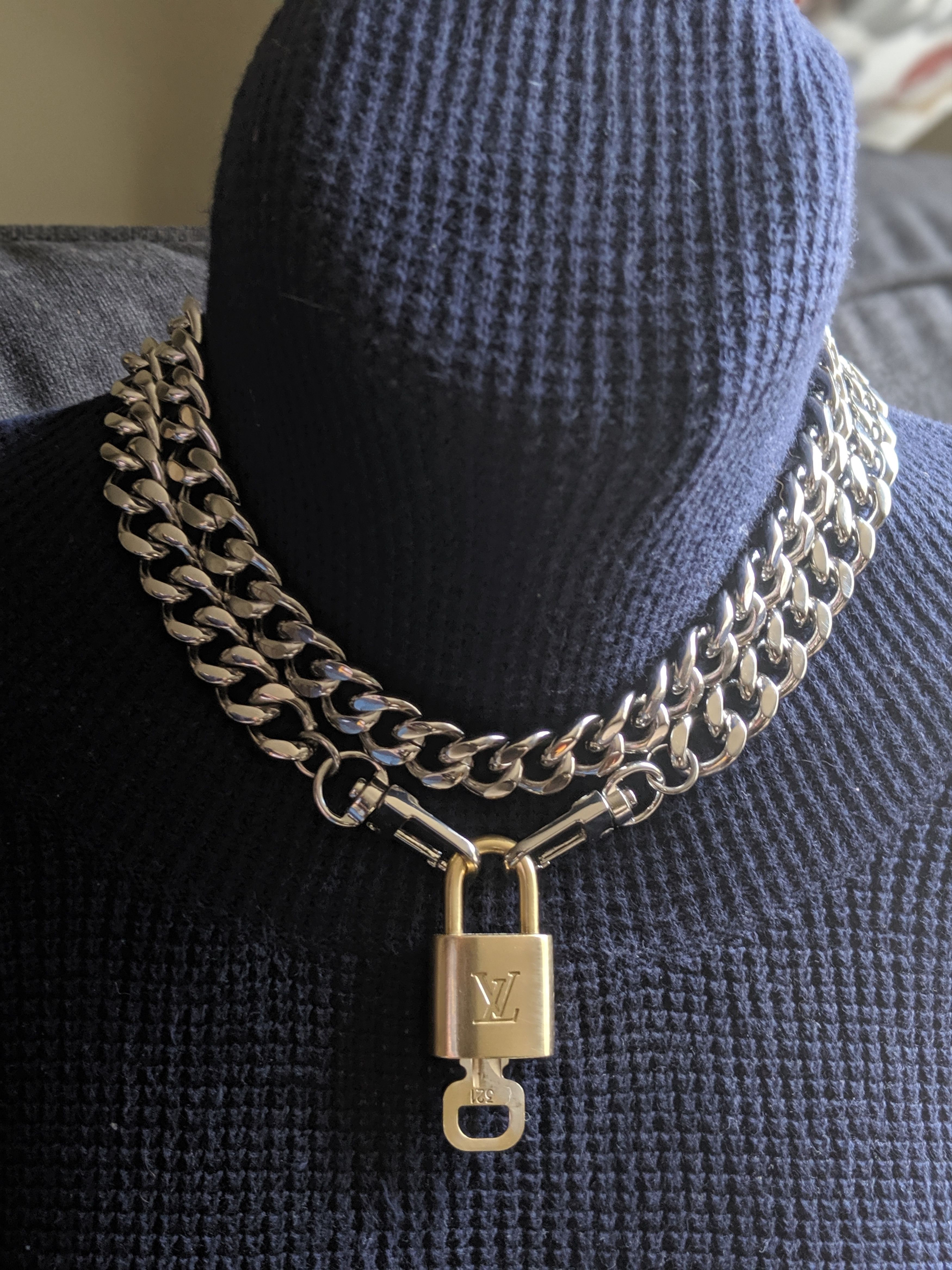 Authentic store Louis Vuitton necklace gold LV lock brass long necklace with lock 321