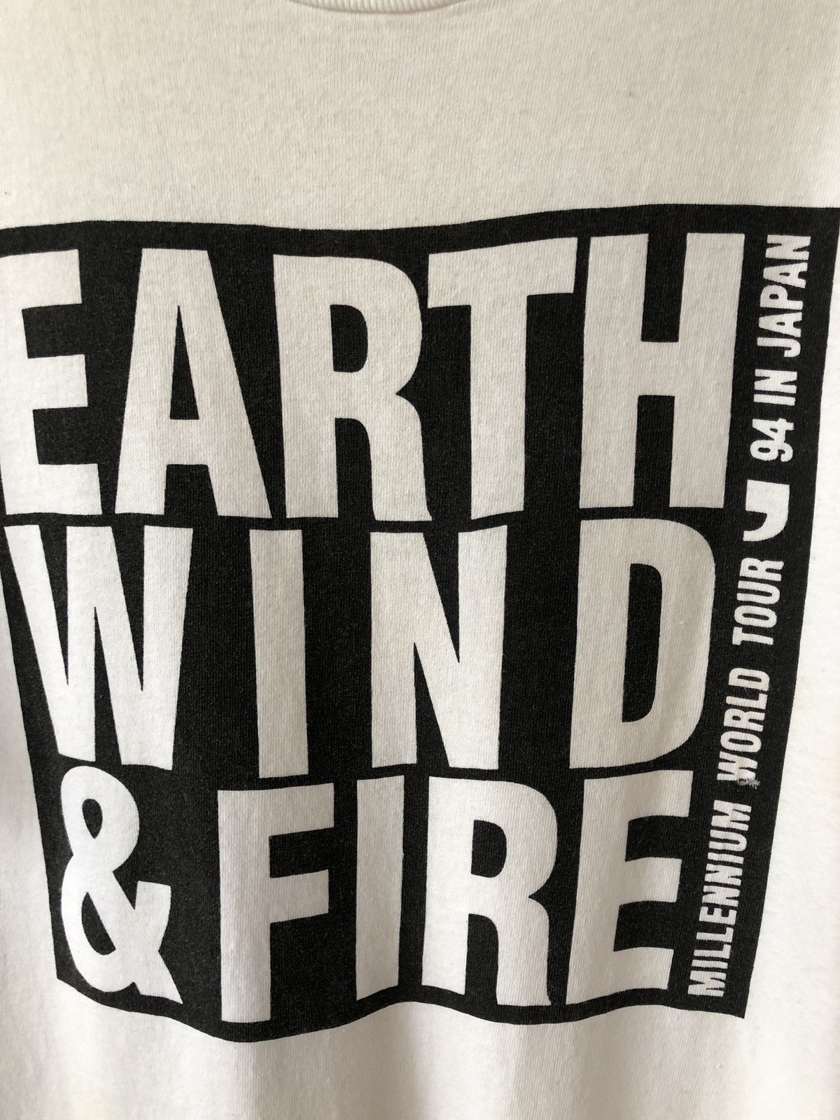 Band Tees Vintage 90s Earth Wind & Fire 94 World Tour Tee Size US XL / EU 56 / 4 - 3 Thumbnail