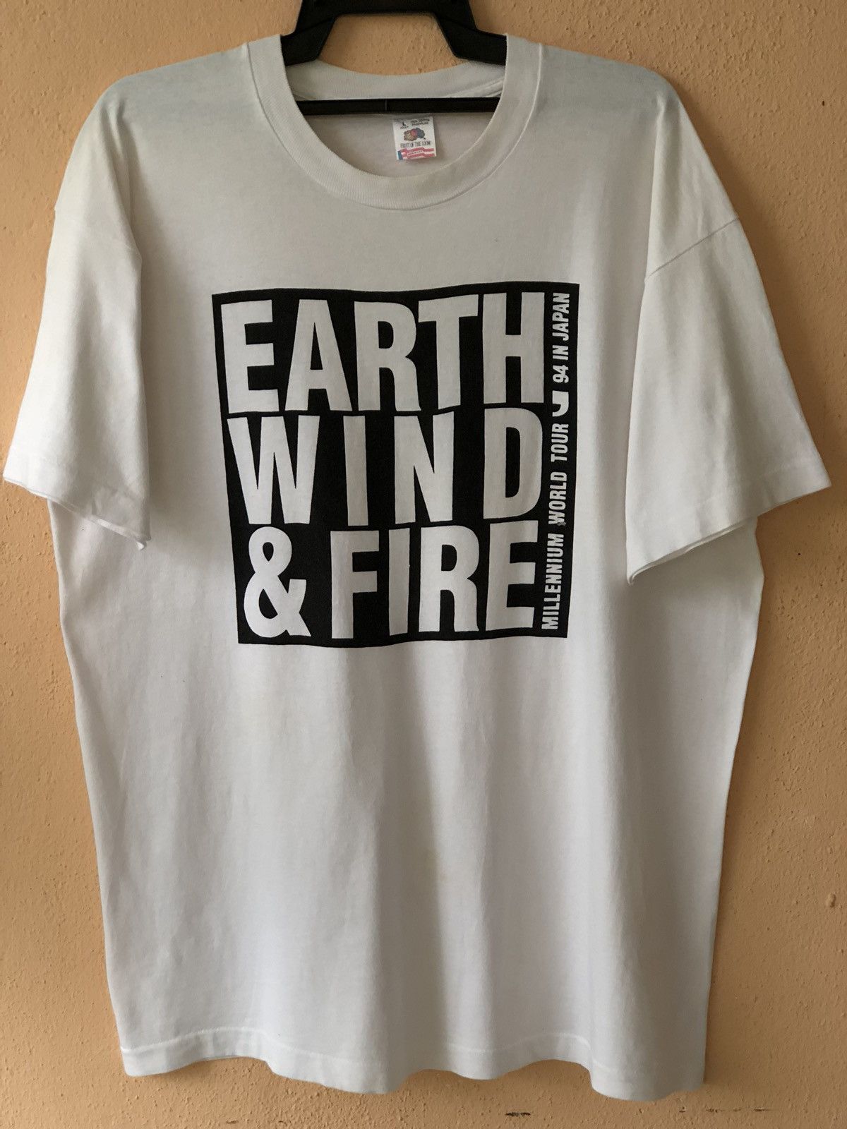 Band Tees Vintage 90s Earth Wind & Fire 94 World Tour Tee Size US XL / EU 56 / 4 - 1 Thumbnail