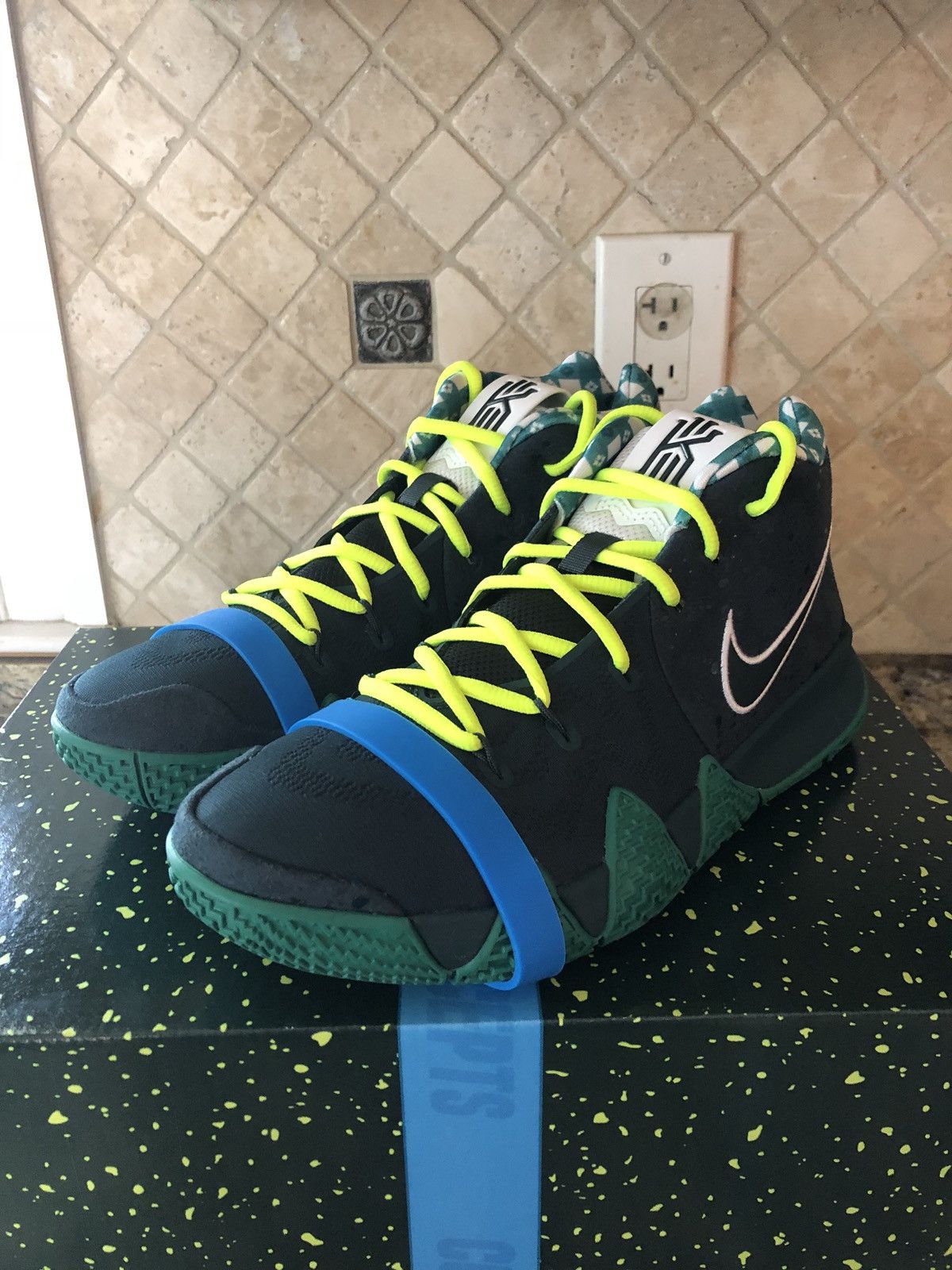 Kyrie 4 best sale lobster green