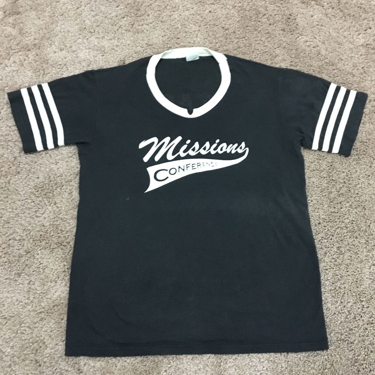 Vintage vintage 90s mission conference staff tee Size US M / EU 48-50 / 2 - 1 Thumbnail