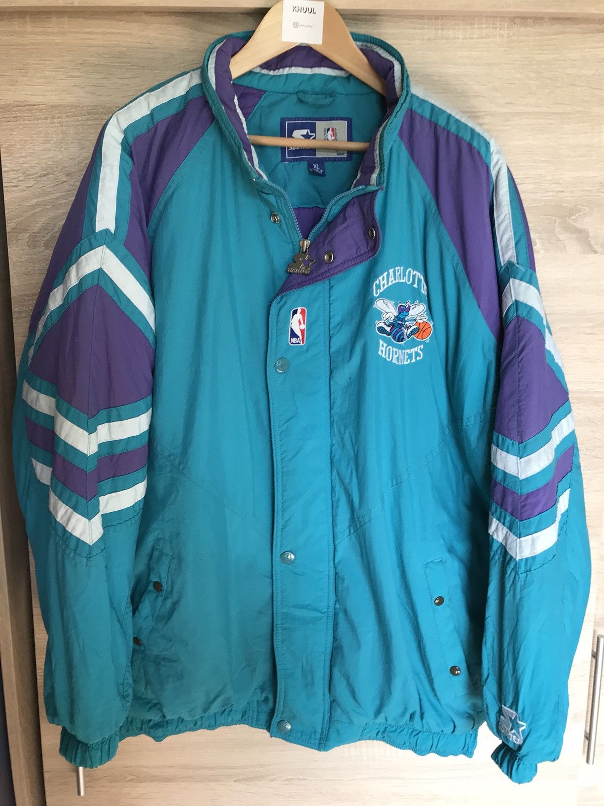 Vintage Vintage Charlotte Hornets Jacket NBA Embroidery Puffer Size US XL / EU 56 / 4 - 1 Preview