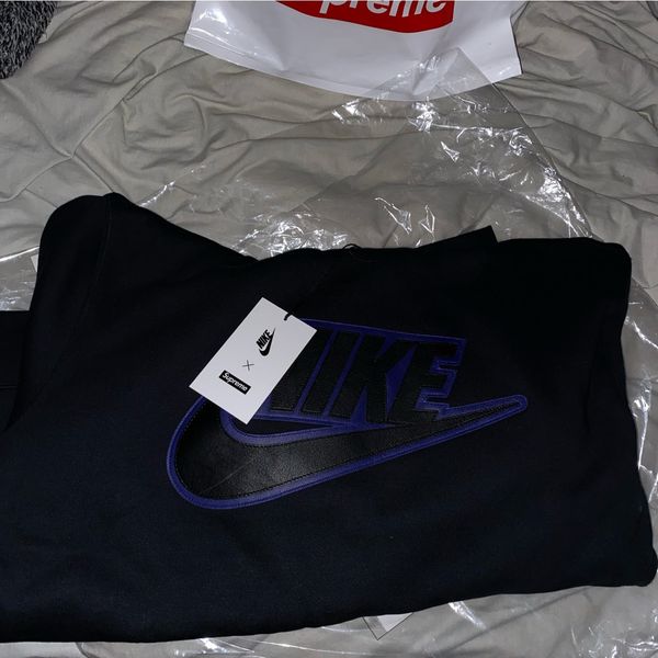 Supreme nike leather applique best sale hooded sweatshirt