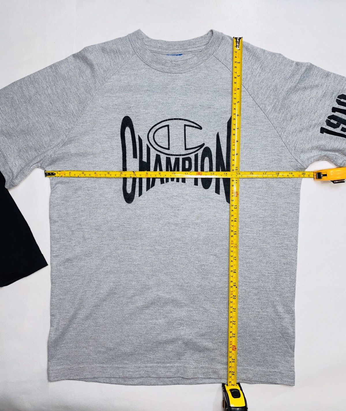 Champion × Vintage Champion Longsleeve Big Logo 1919 size M Vintage Japan off Size US M / EU 48-50 / 2 - 6 Thumbnail