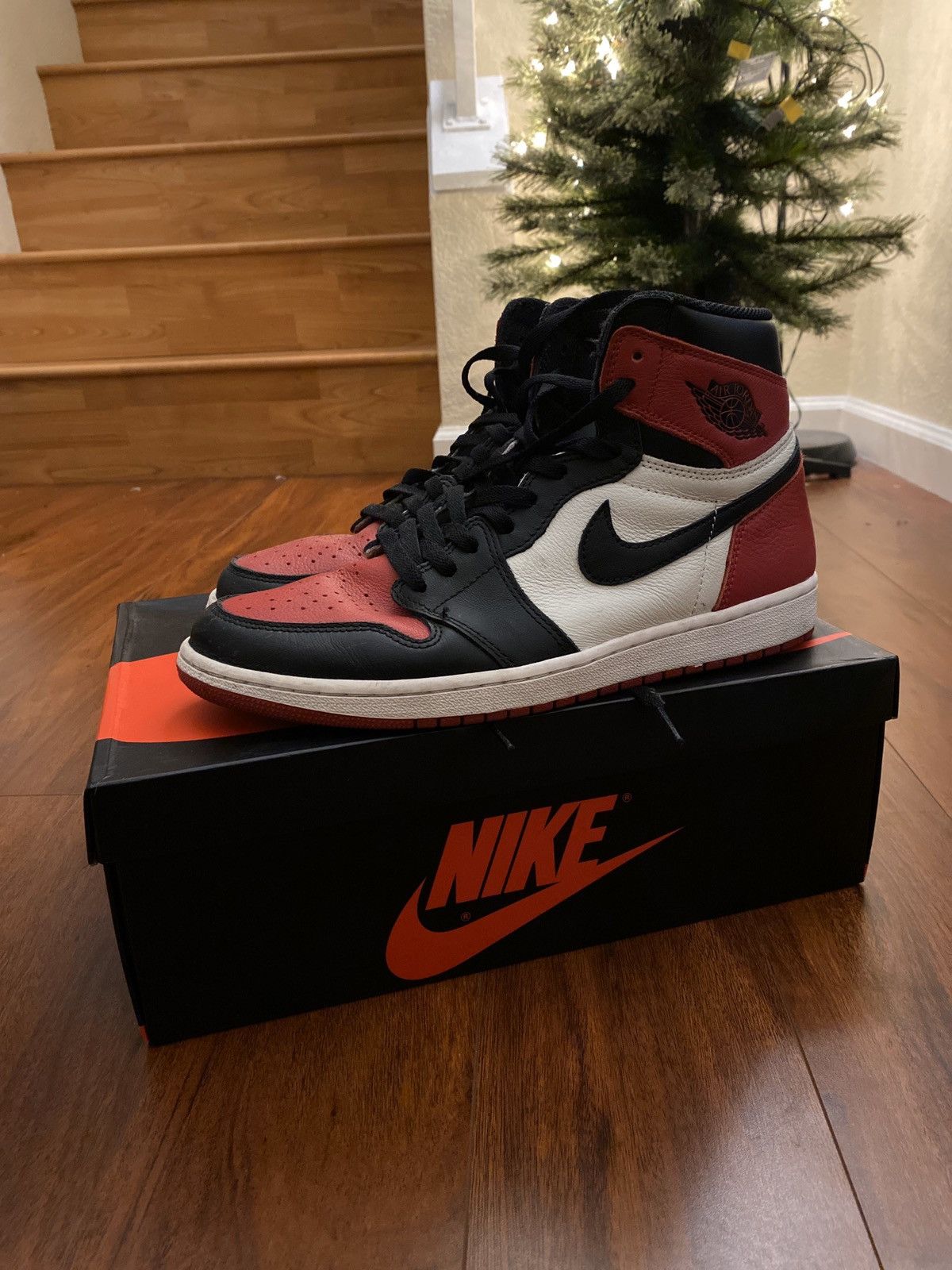 Jordan Brand × Nike Air Jordan 1 Retro High OG Bred Toe 2018 Size US 11 / EU 44 - 2 Thumbnail