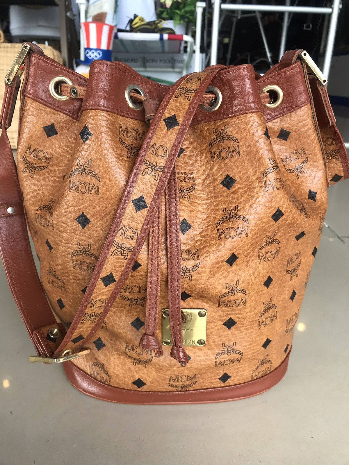 Mcm bucket bag online vintage