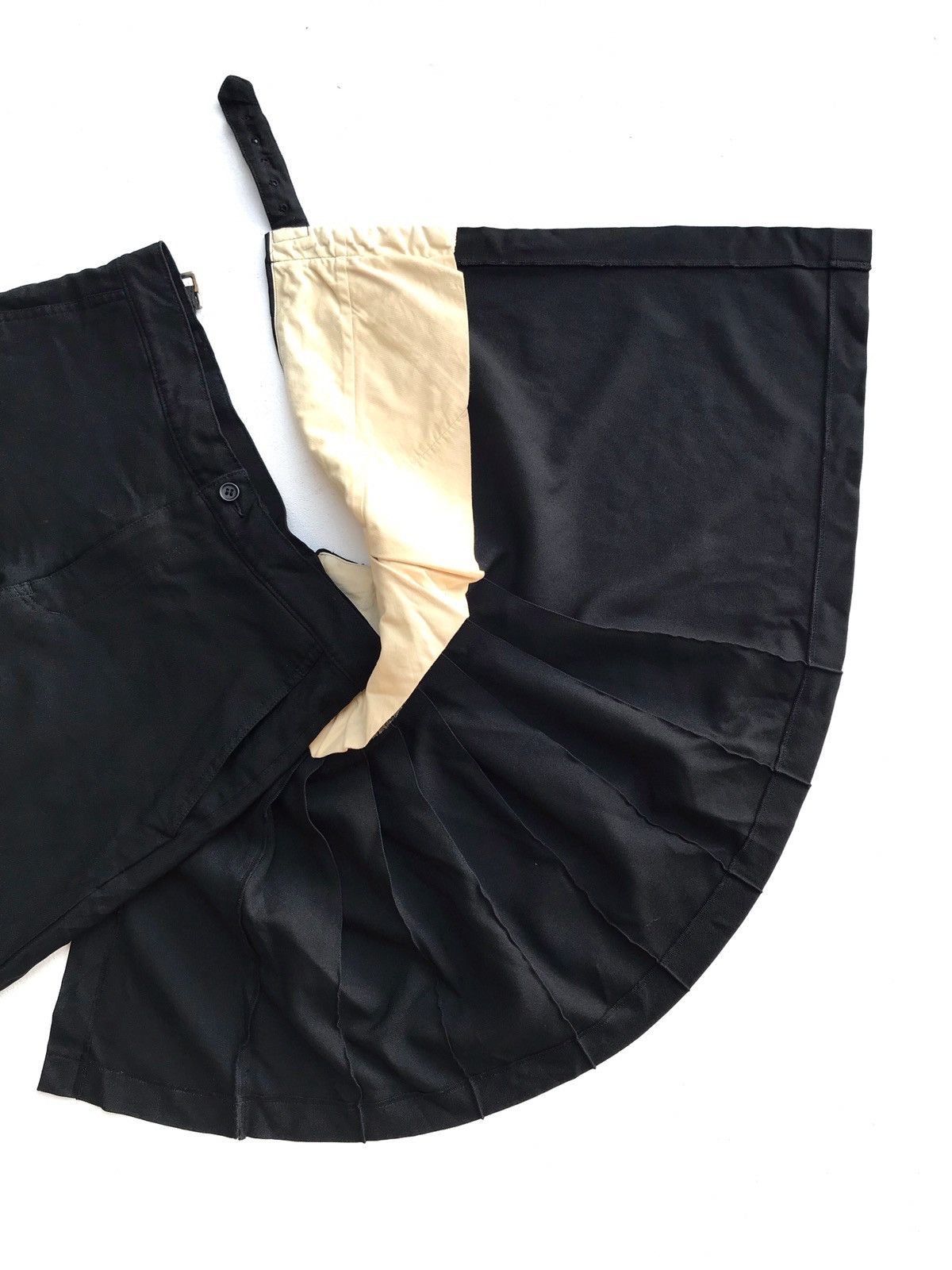 Comme des Garcons AD2012 Men’s BLACK CDG Side Pleated Kilt Back Buckle Short Size US 30 / EU 46 - 9 Thumbnail