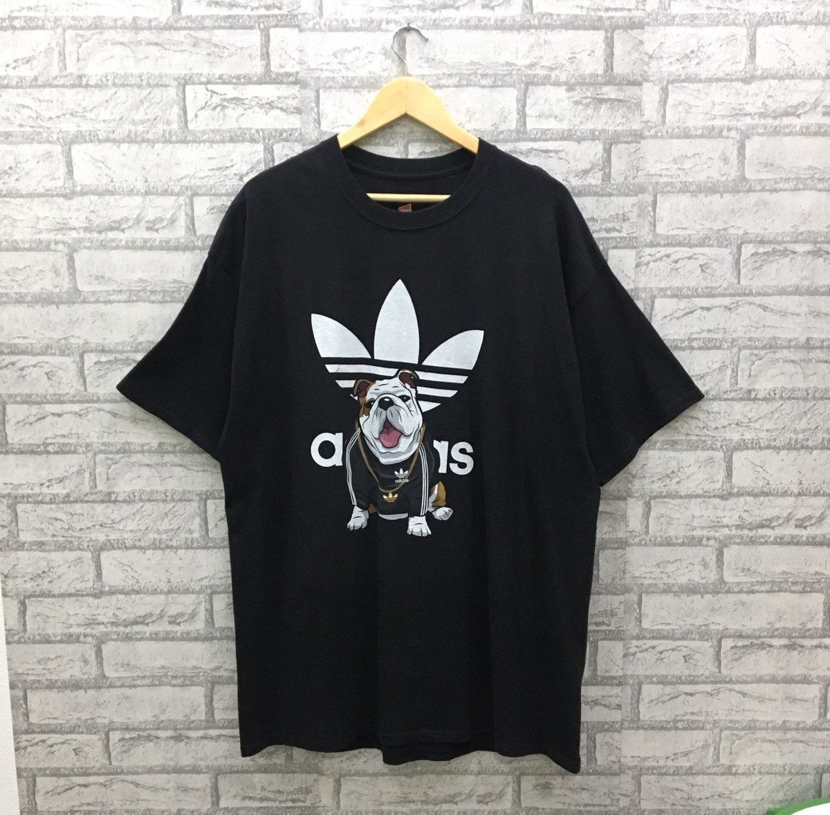 T shirt adidas bulldog hotsell