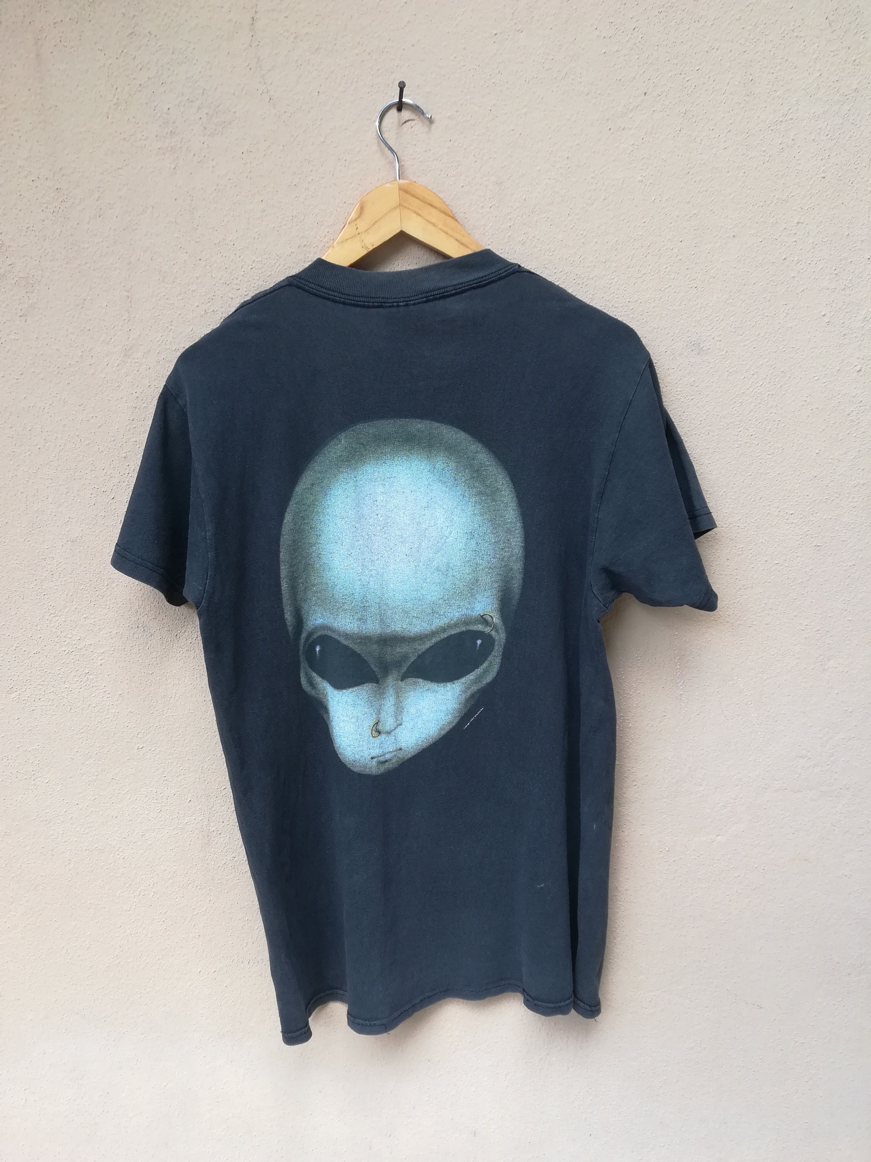 Alien Workshop Vintage 1995 Alienated Alien Workshop TShirt Size US M / EU 48-50 / 2 - 8 Thumbnail