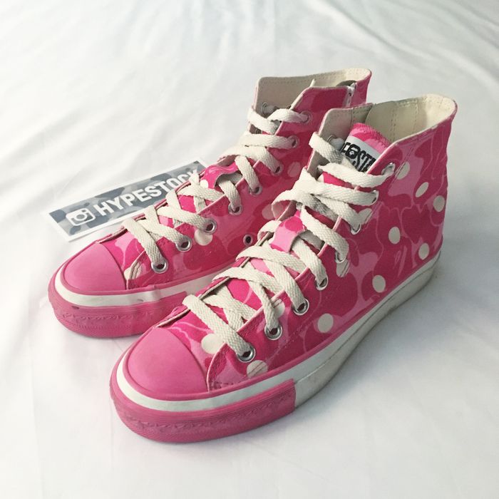 Pink sales camo converse