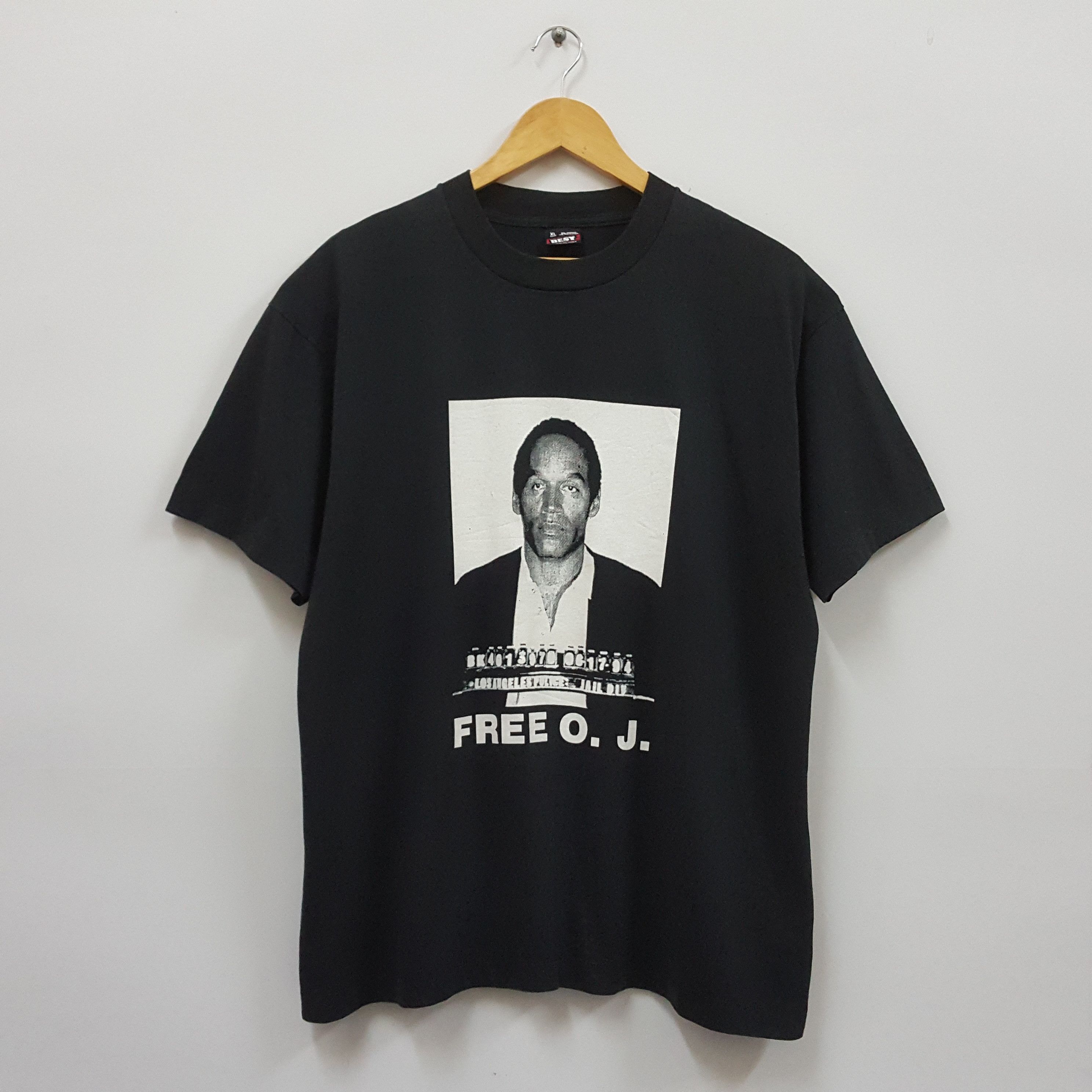 Vintage 90's O.J SIMPSON American football player broadcaster, actor advertising spokesman and convicted and kidnapper nice design FREE O.J t-shirt made in USA