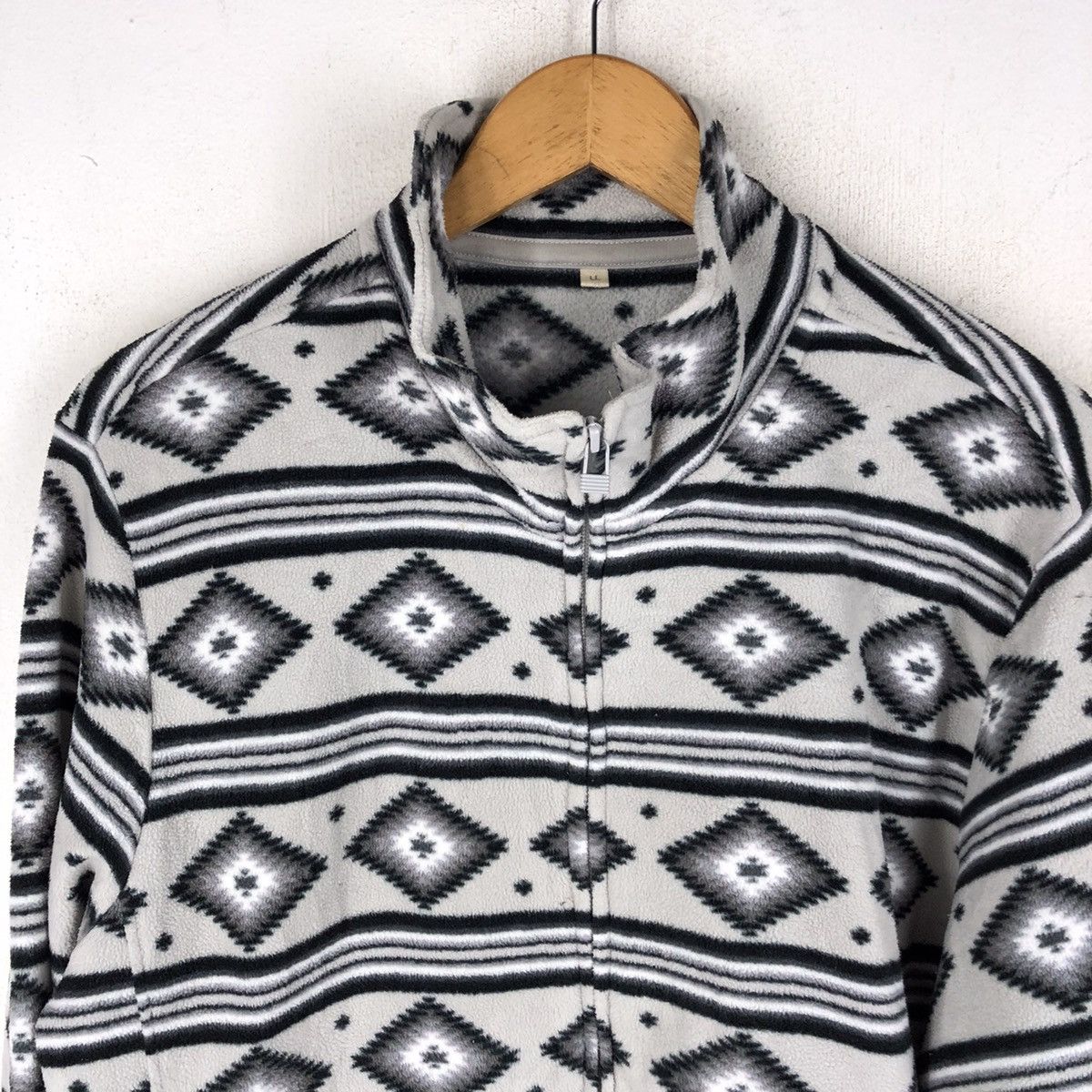 Japanese Brand Topvalu fleece native design made in japan Size US L / EU 52-54 / 3 - 3 Thumbnail