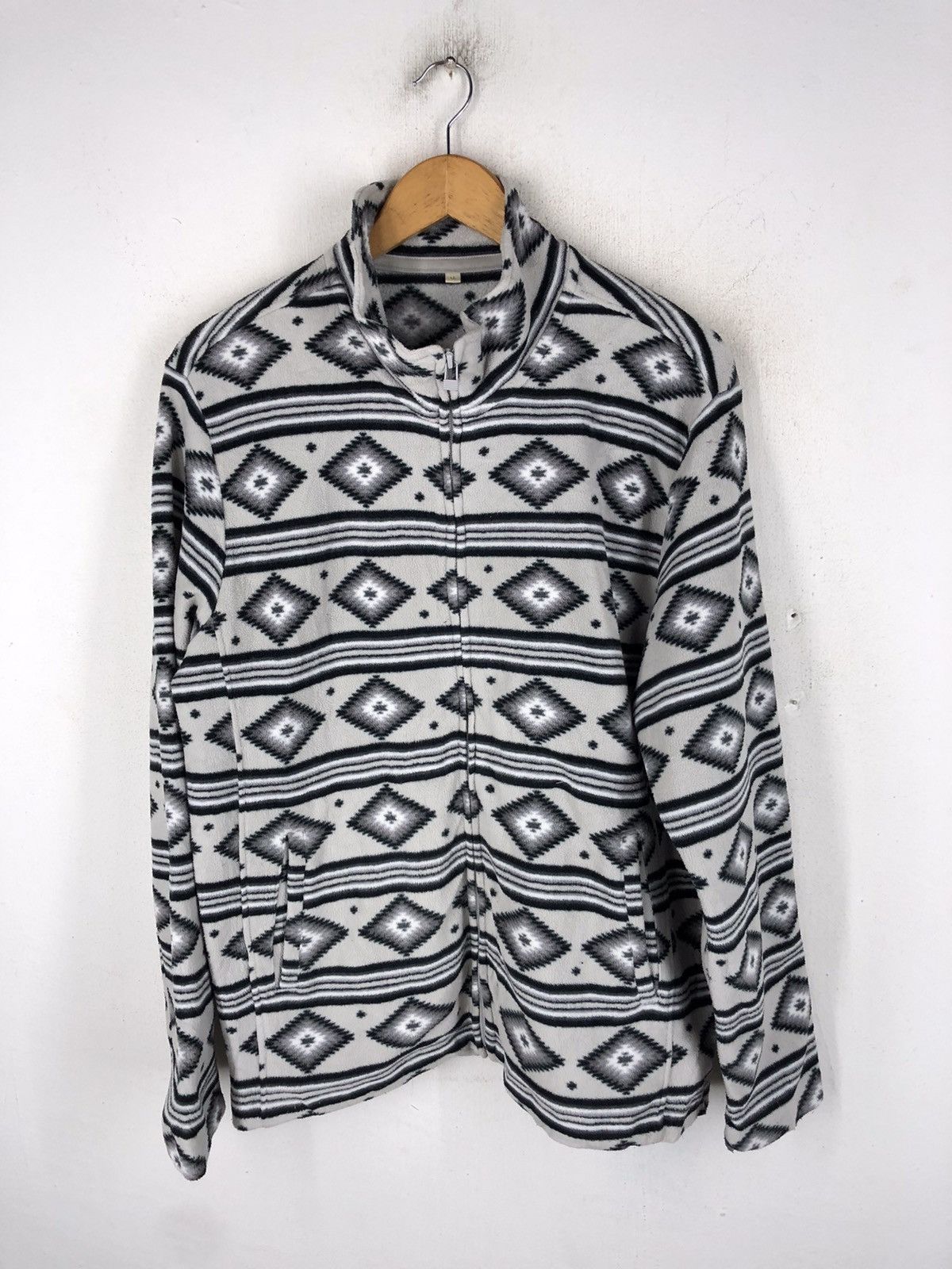 Japanese Brand Topvalu fleece native design made in japan Size US L / EU 52-54 / 3 - 1 Thumbnail