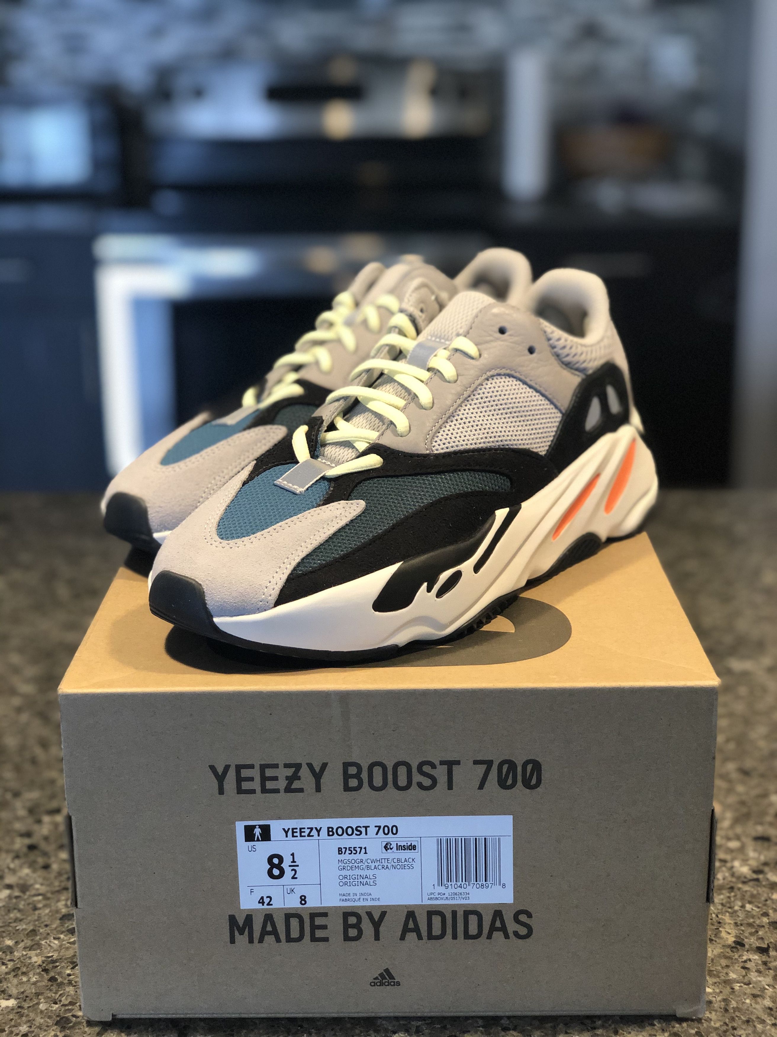yeezy boost runner 700