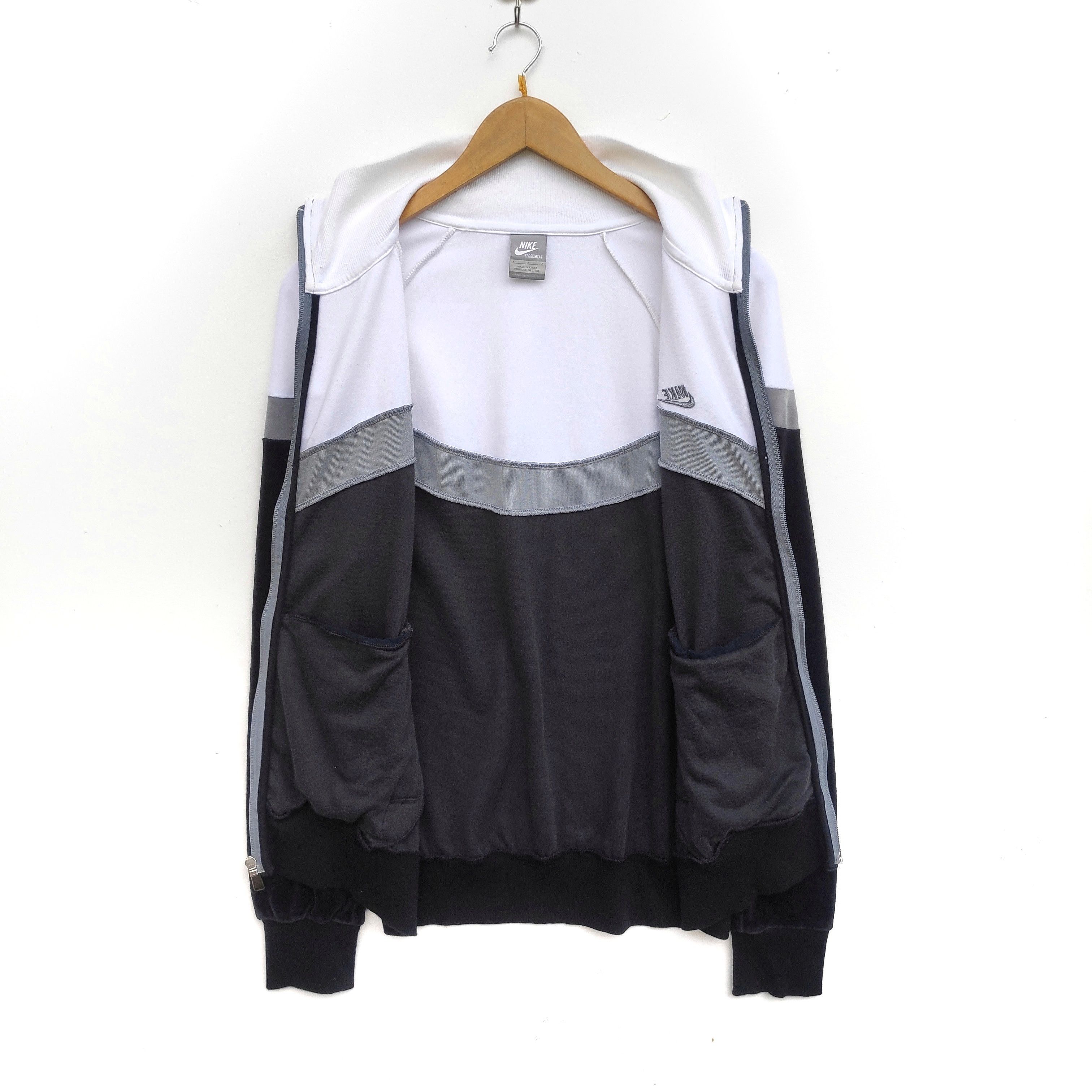 Nike Nike Velvet Sweater Medium Size Full Zip Black White Size US M / EU 48-50 / 2 - 3 Thumbnail