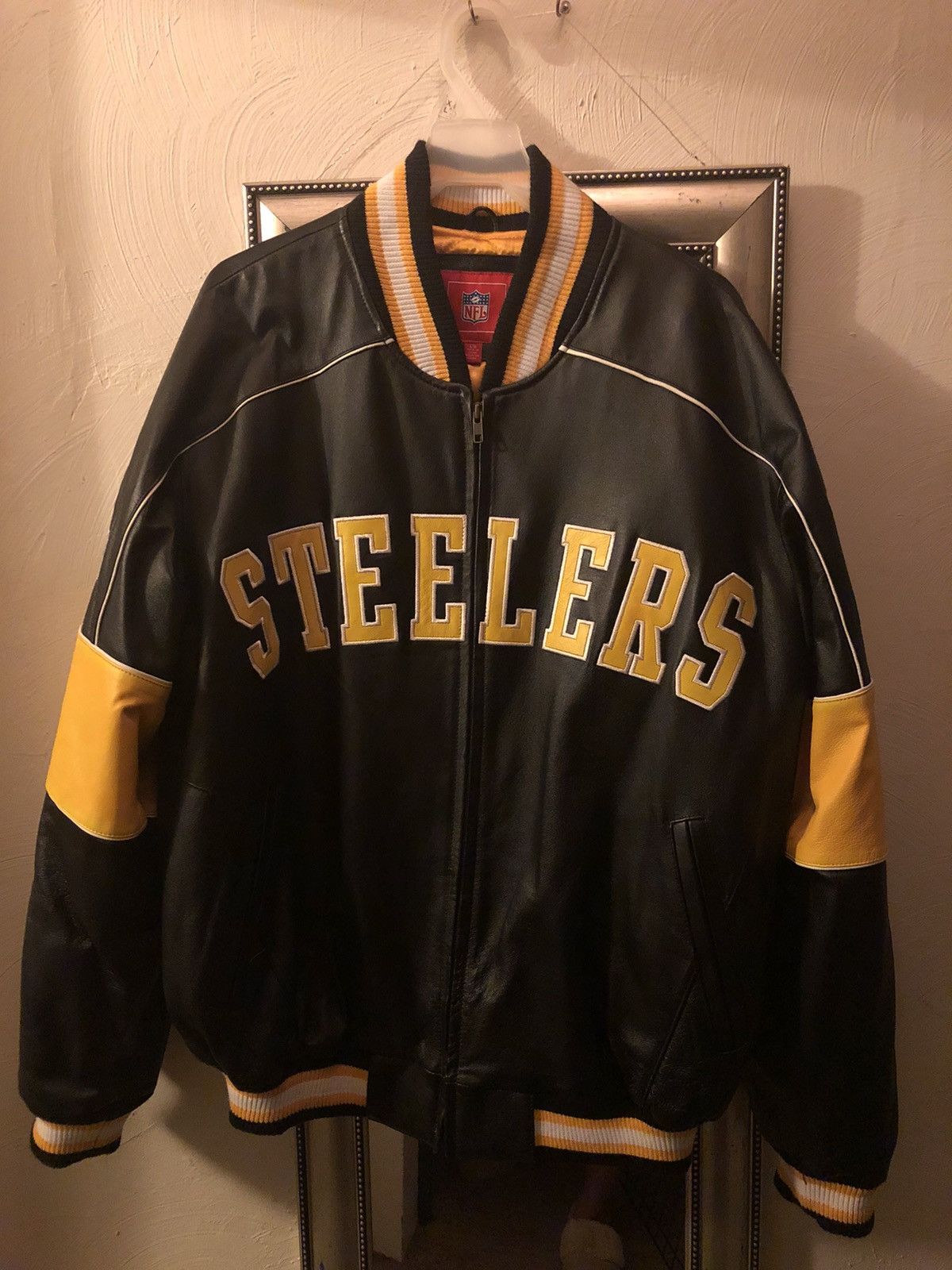 Vintage NFL Pittsburgh Steelers Genuine Leather Jacket Carl 