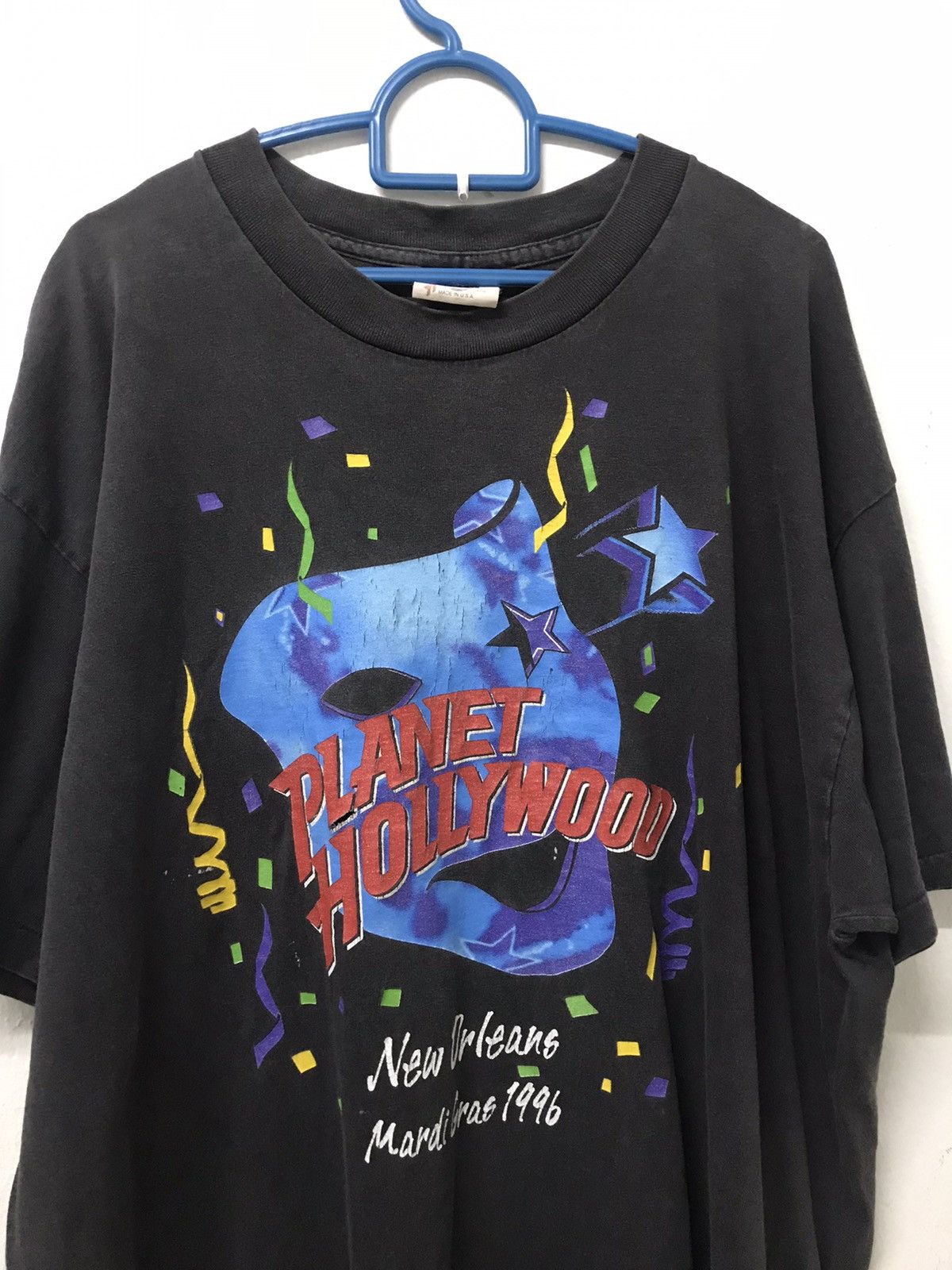 Planet Hollywood Vintage Faded 90’s Distressed Planet Hollywood mardi grass T Size US XL / EU 56 / 4 - 1 Thumbnail