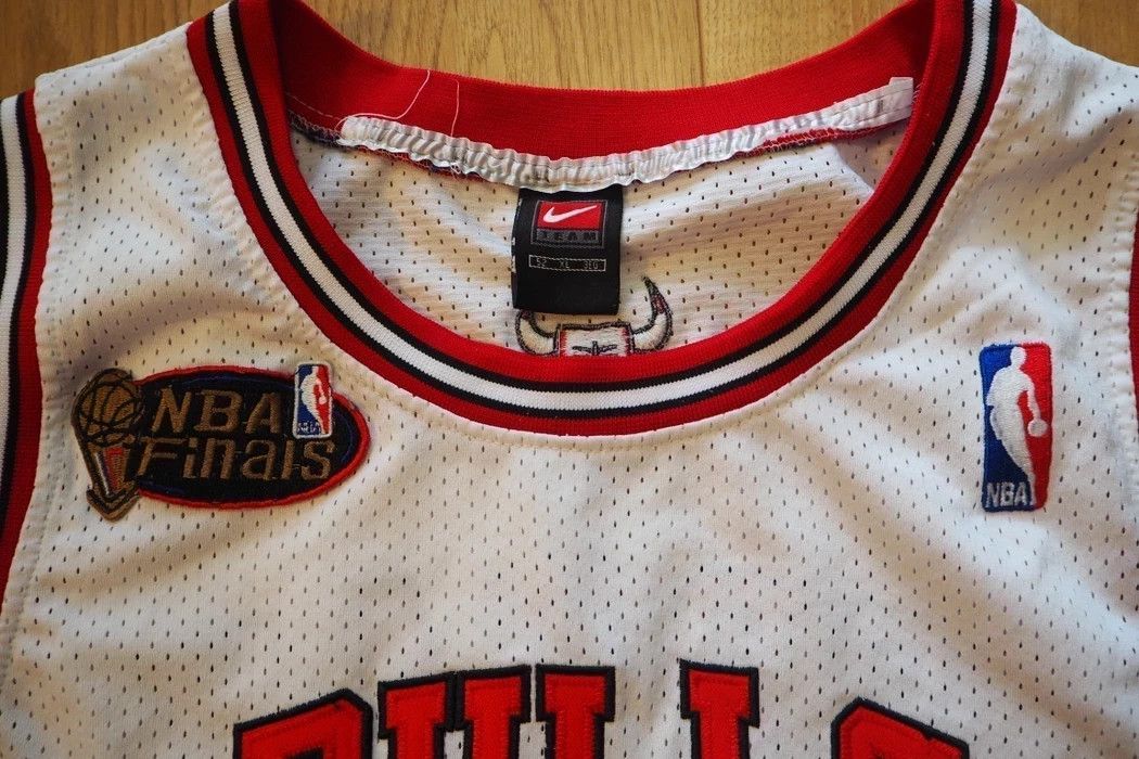 NBA × Nike 1996 Jordan Bulls NBA Finals Size US XL / EU 56 / 4 - 4 Thumbnail