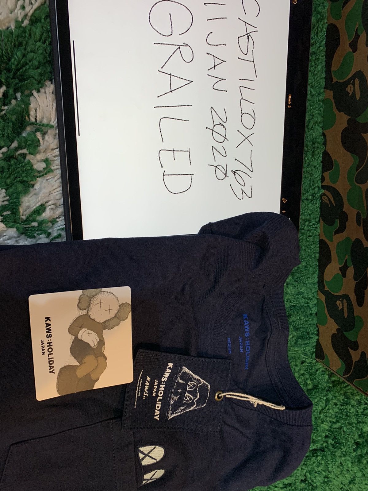 Kaws HOLIDAY JAPAN Tee Size US M / EU 48-50 / 2 - 1 Thumbnail