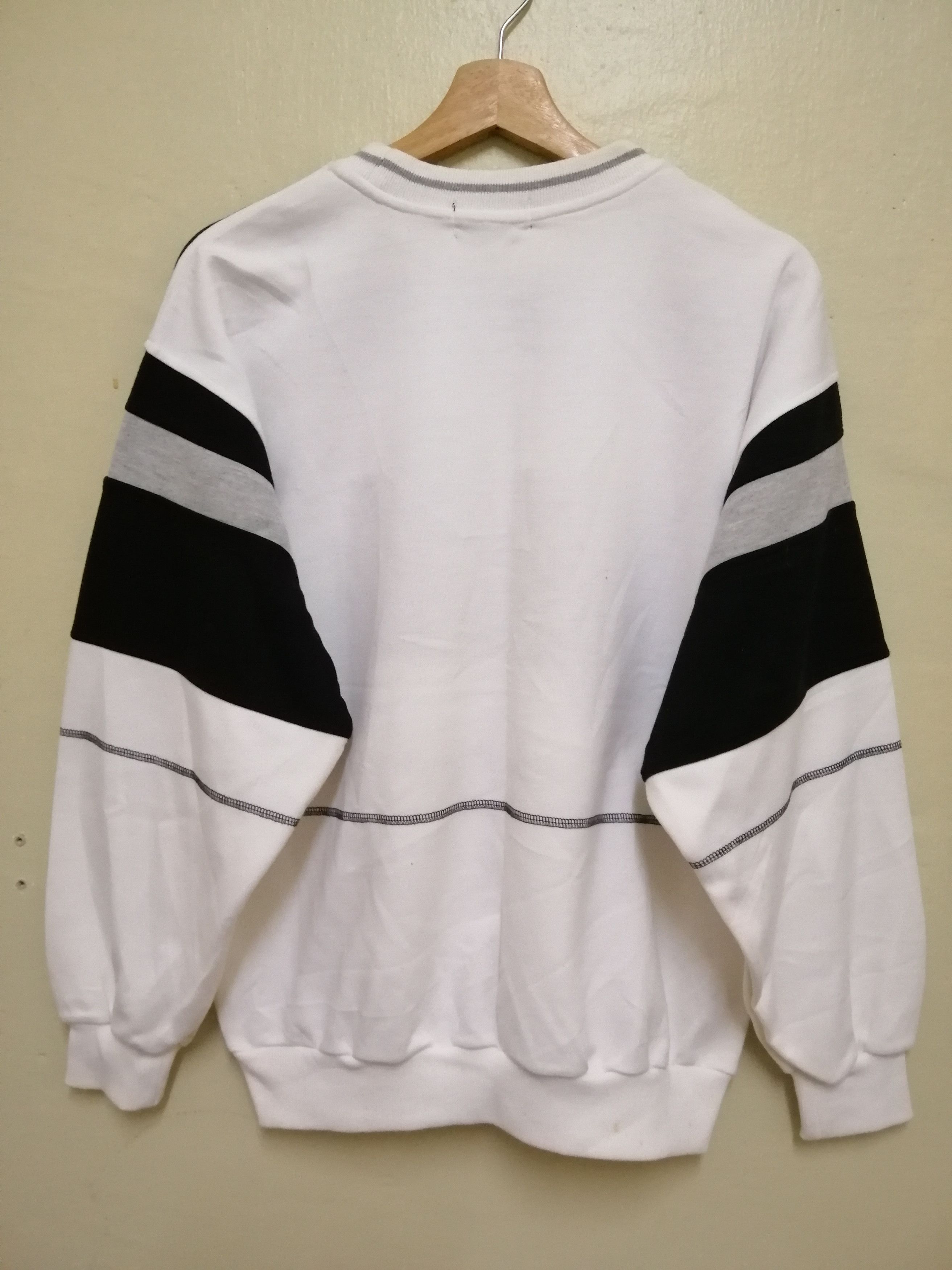 Cartoon Network Vintage Carlo Valentino Nice design Sweatshirt Size M B12 Size US M / EU 48-50 / 2 - 6 Thumbnail