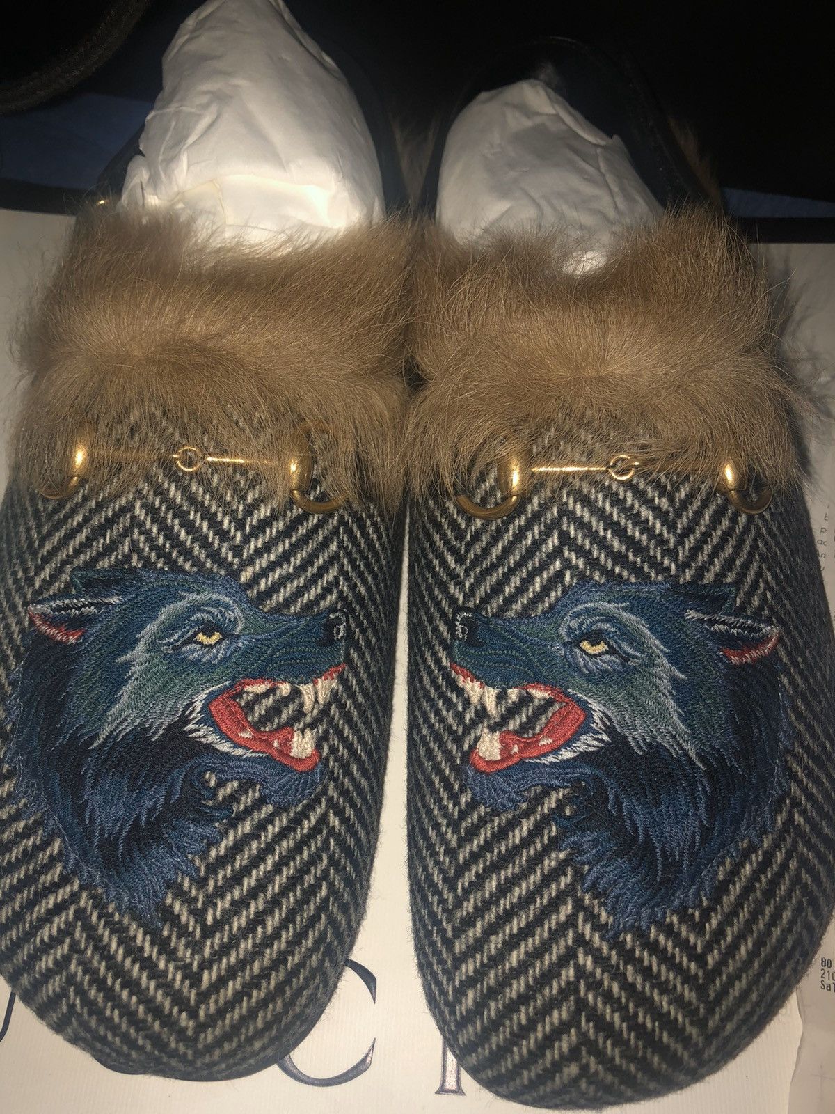 Gucci orders sandals wolf