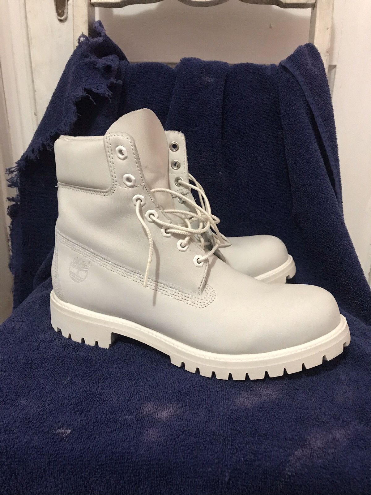 Pure white timberlands store