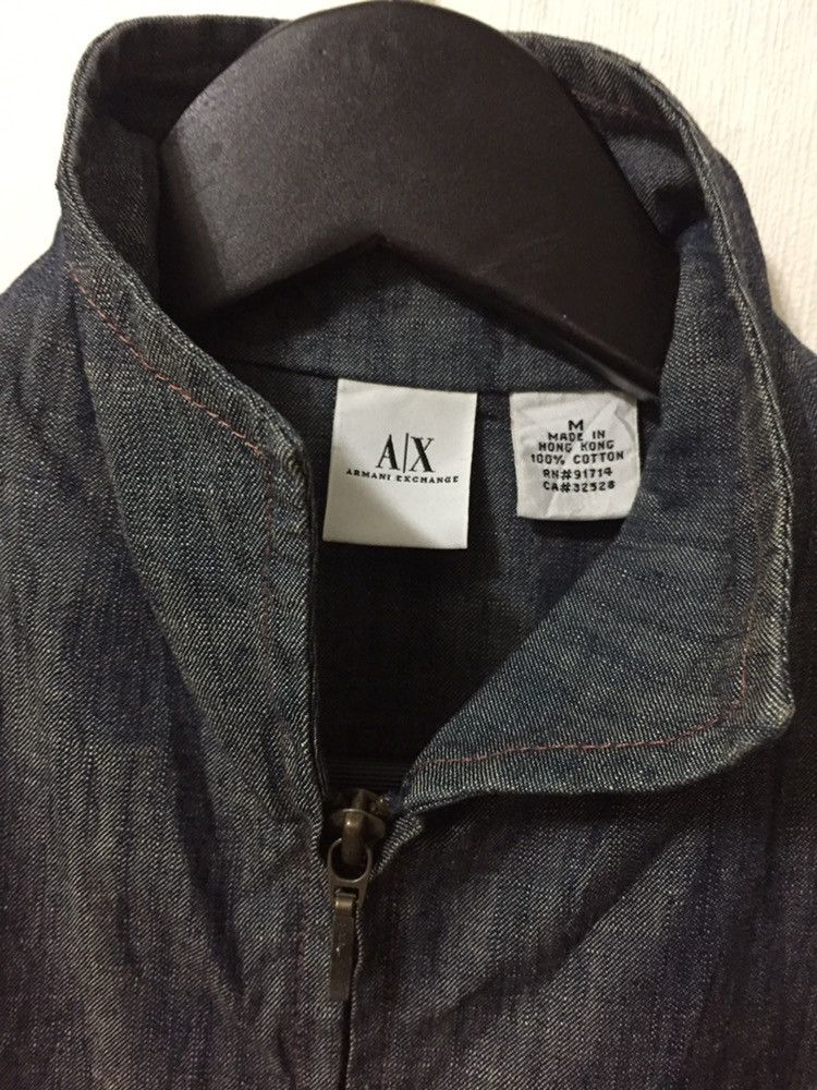 ARMANI EXCHANGE ZIPPER DENIM JACKET