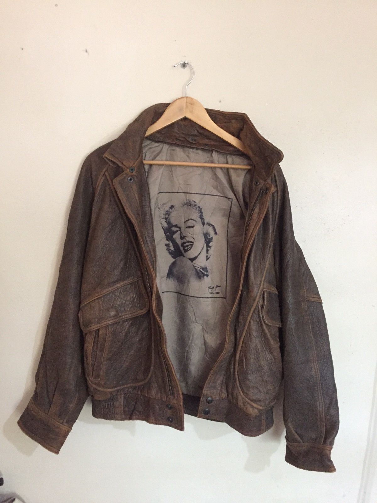 Vintage Vintage marilyn monroe leather jacket Size US L / EU 52-54 / 3 - 1 Preview