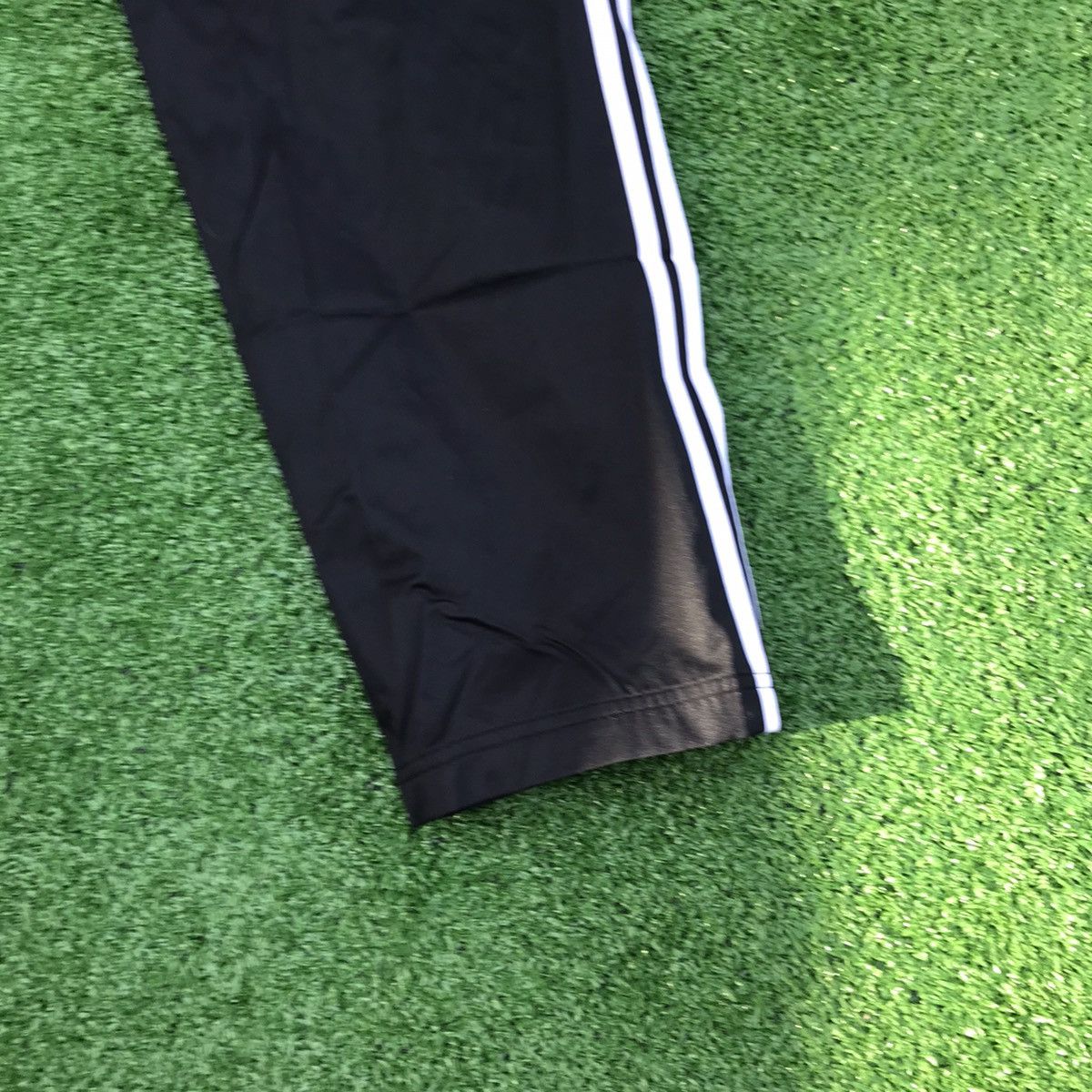Adidas Rare Vntg Adidas Track Pants 3 Stripes Trefoil Sz Medium Size US 31 - 6 Thumbnail
