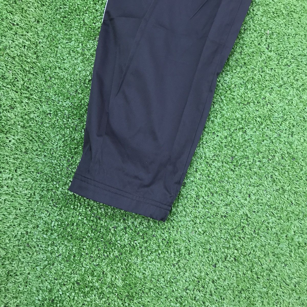 Adidas Rare Vntg Adidas Track Pants 3 Stripes Trefoil Sz Medium Size US 31 - 8 Thumbnail