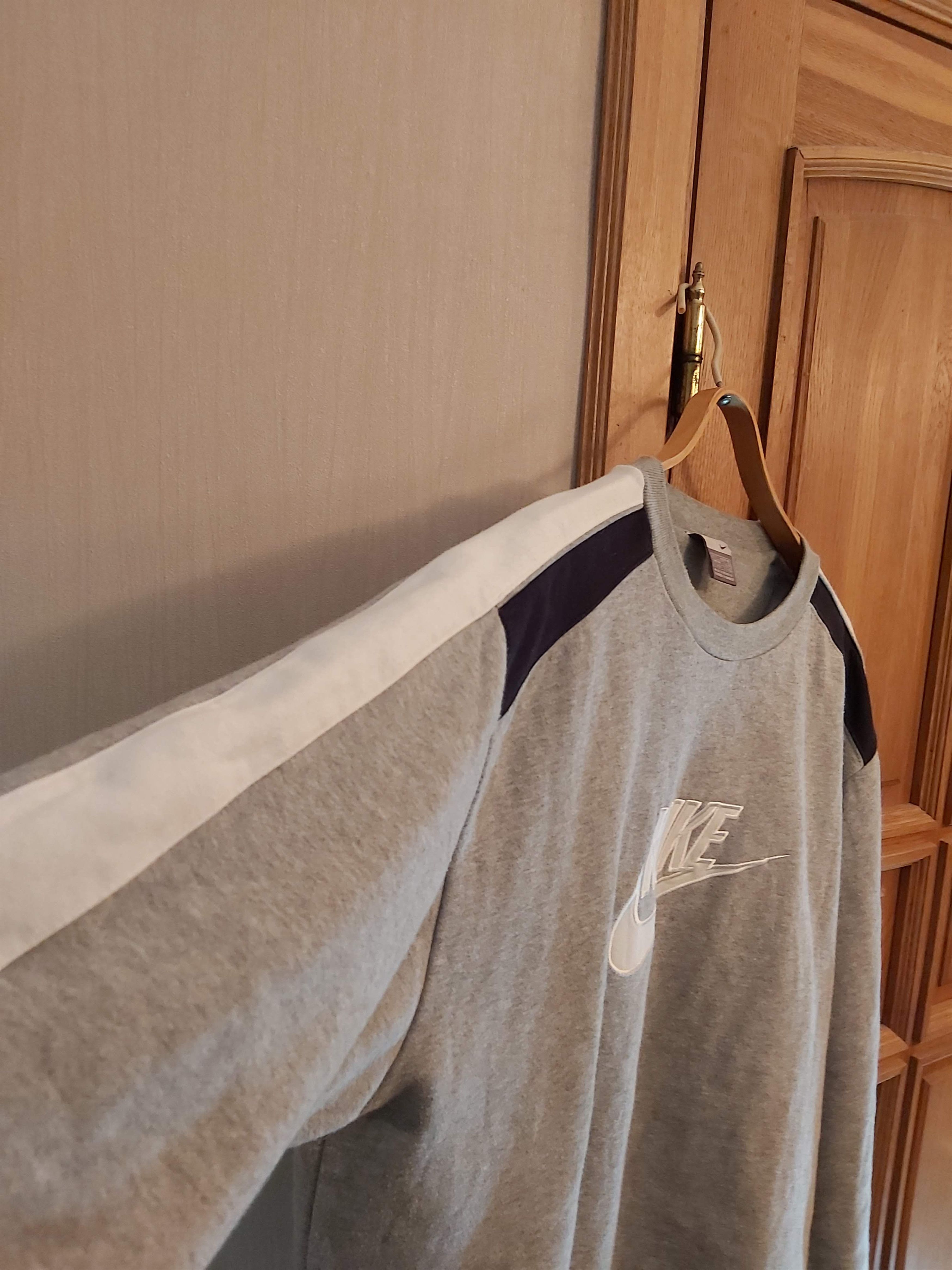 Nike Nike Grey Big logo vintage sweater Size US L / EU 52-54 / 3 - 5 Thumbnail