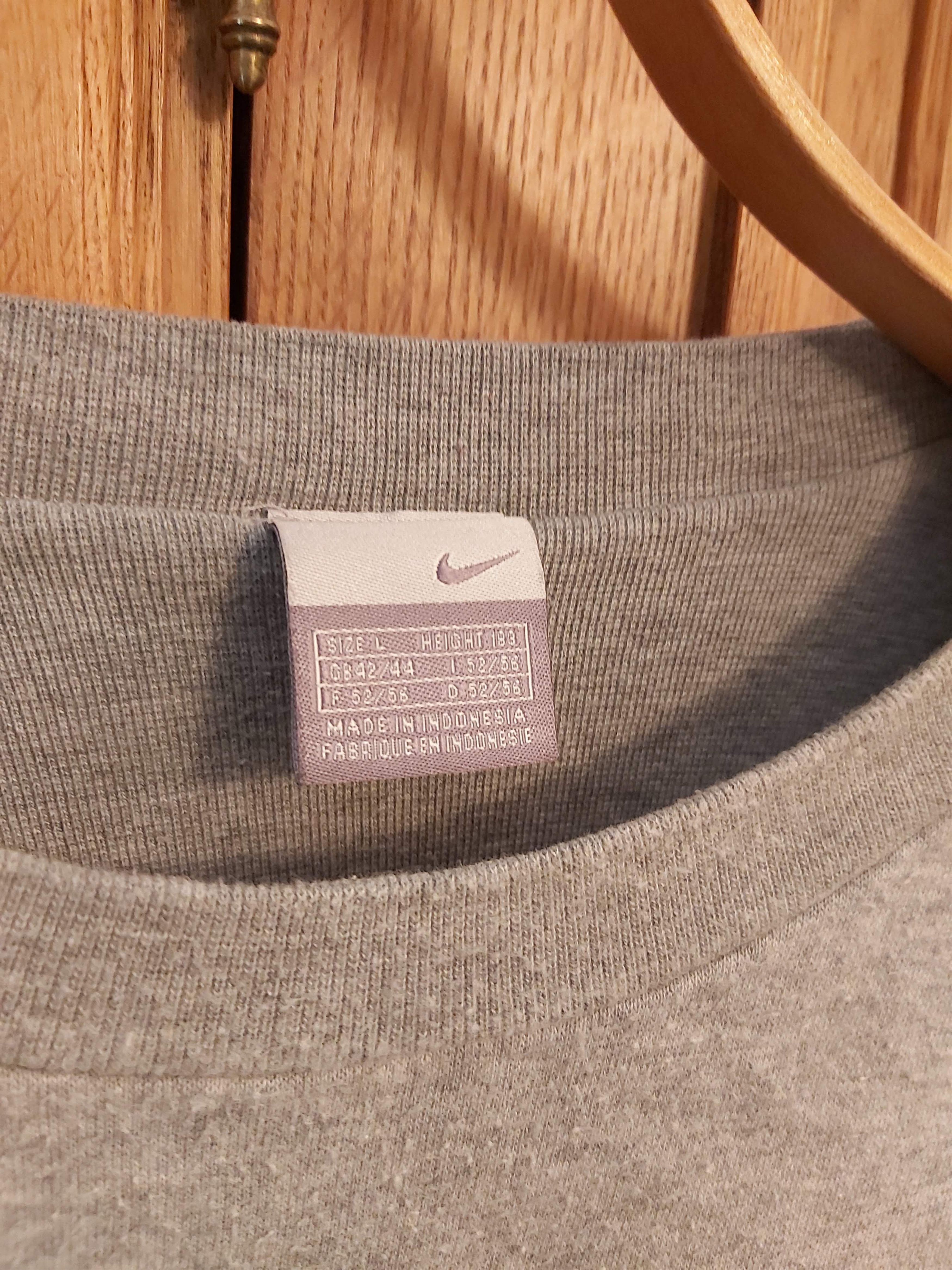 Nike Nike Grey Big logo vintage sweater Size US L / EU 52-54 / 3 - 6 Thumbnail