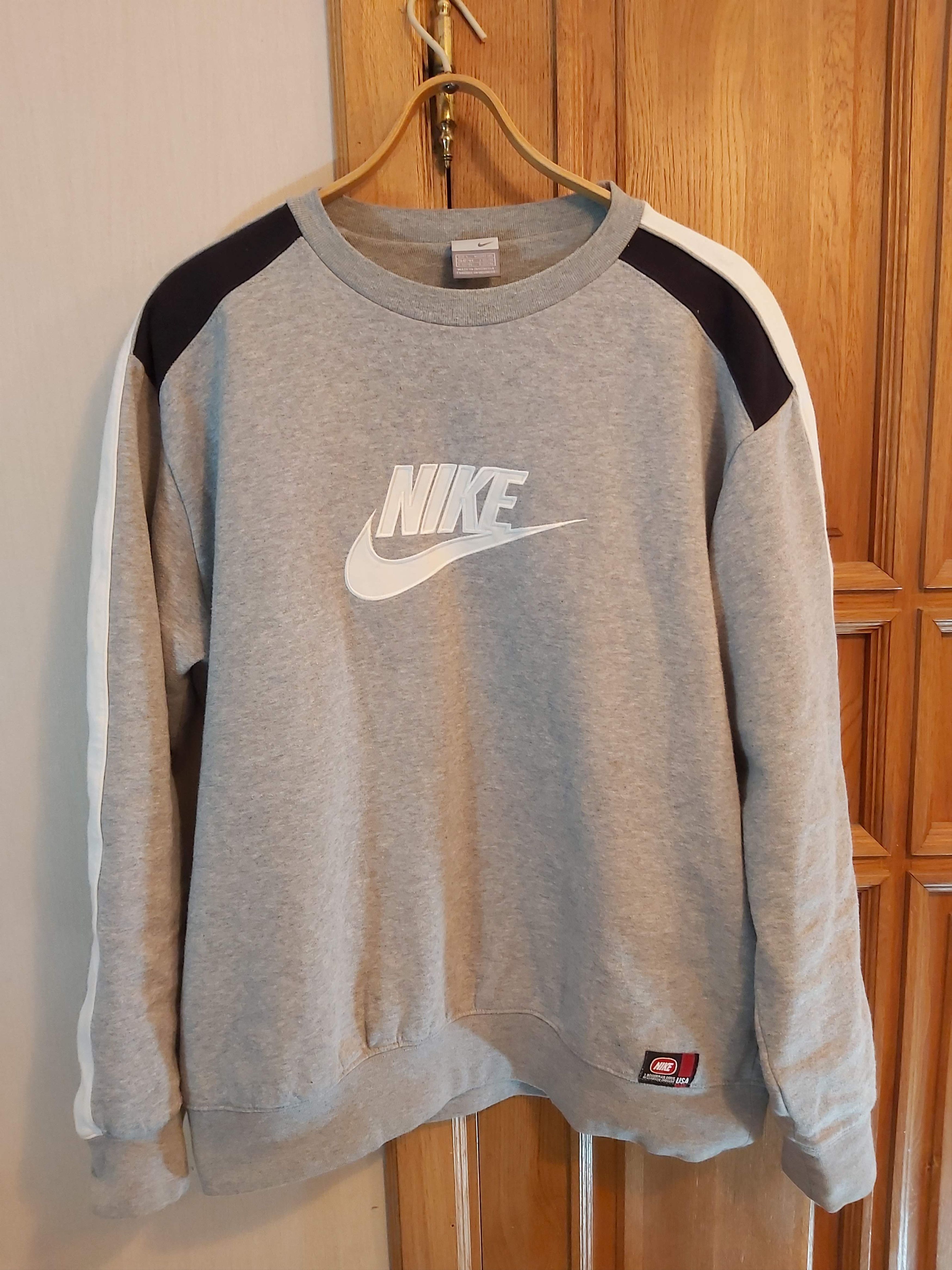 Nike Nike Grey Big logo vintage sweater Size US L / EU 52-54 / 3 - 1 Thumbnail