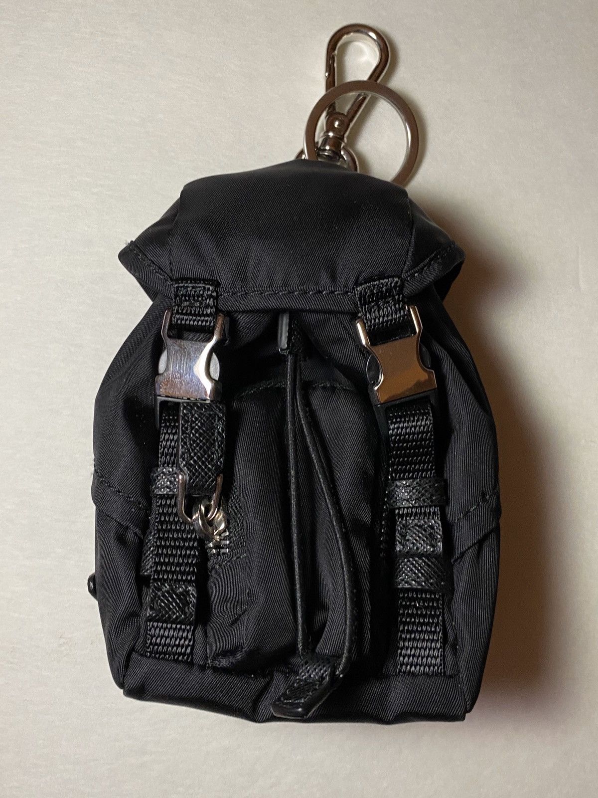 ★PRADA★ Triangle Logo Mini Backpack Keyring Black 1TT2052D Prada backpack-charm Keyring | Black | FARFETCH