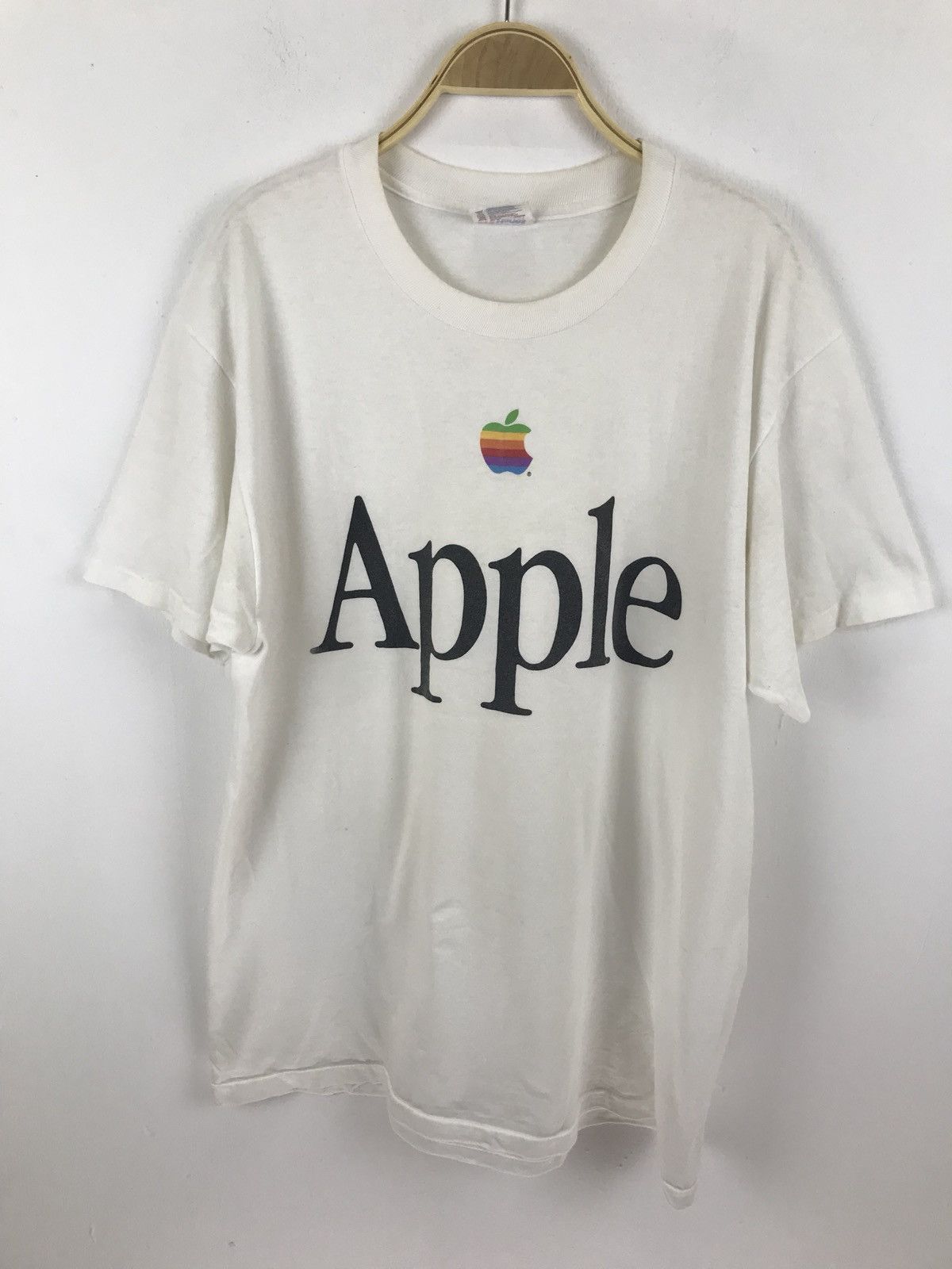 Apple Vintage apple computer rainbow spellout and logo computer Size US L / EU 52-54 / 3 - 1 Thumbnail