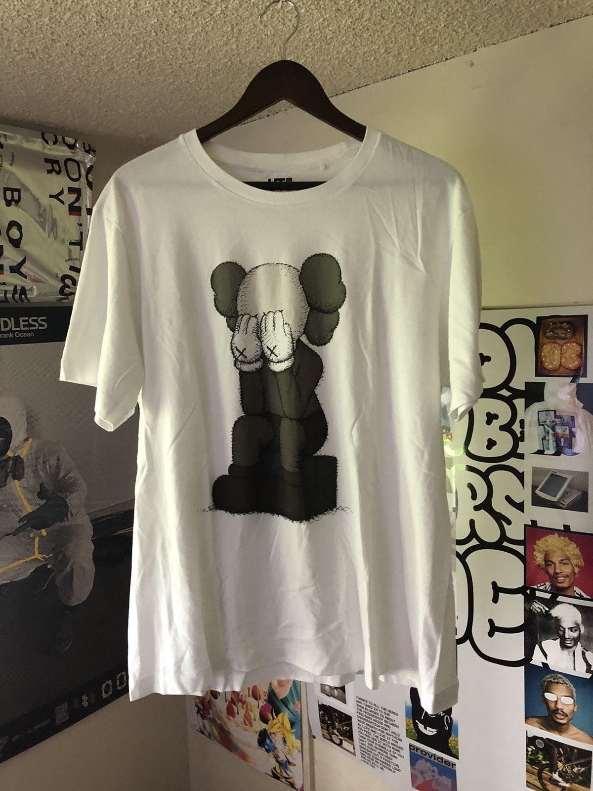 Uniqlo X Kaws “Passing Through”T-Shirt