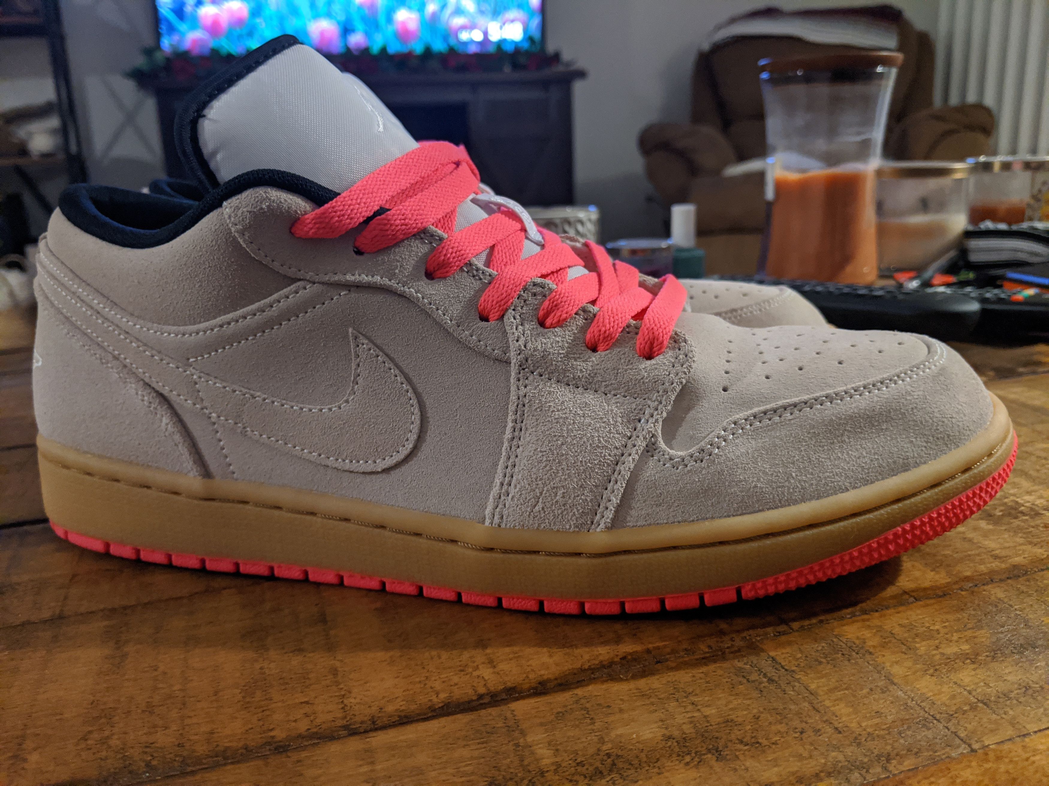 air jordan 1 low white gum hyper pink