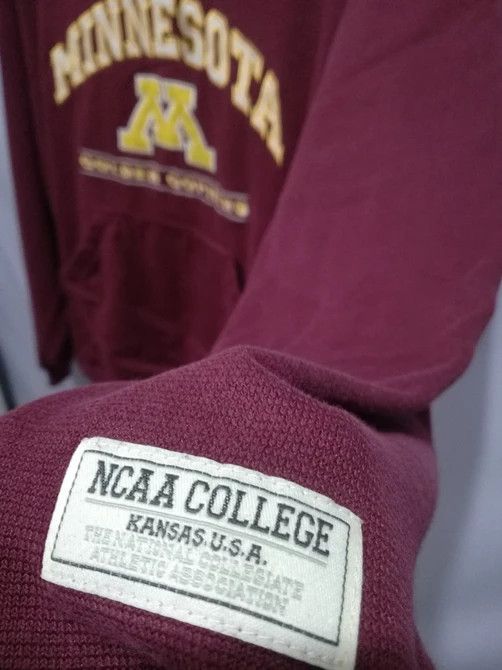 NCAA vintage Minnesota golden gophers by descente hoodie Size US M / EU 48-50 / 2 - 4 Thumbnail
