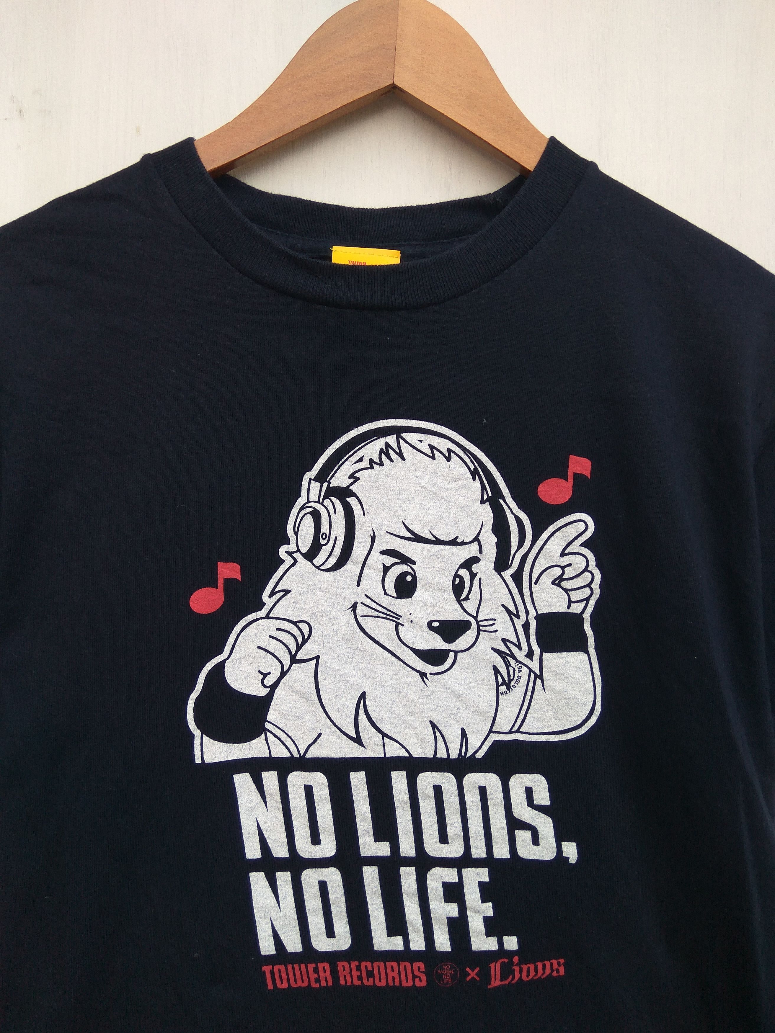 Band Tees Tower Record X Lions t shirt No lions No life Size US M / EU 48-50 / 2 - 3 Thumbnail