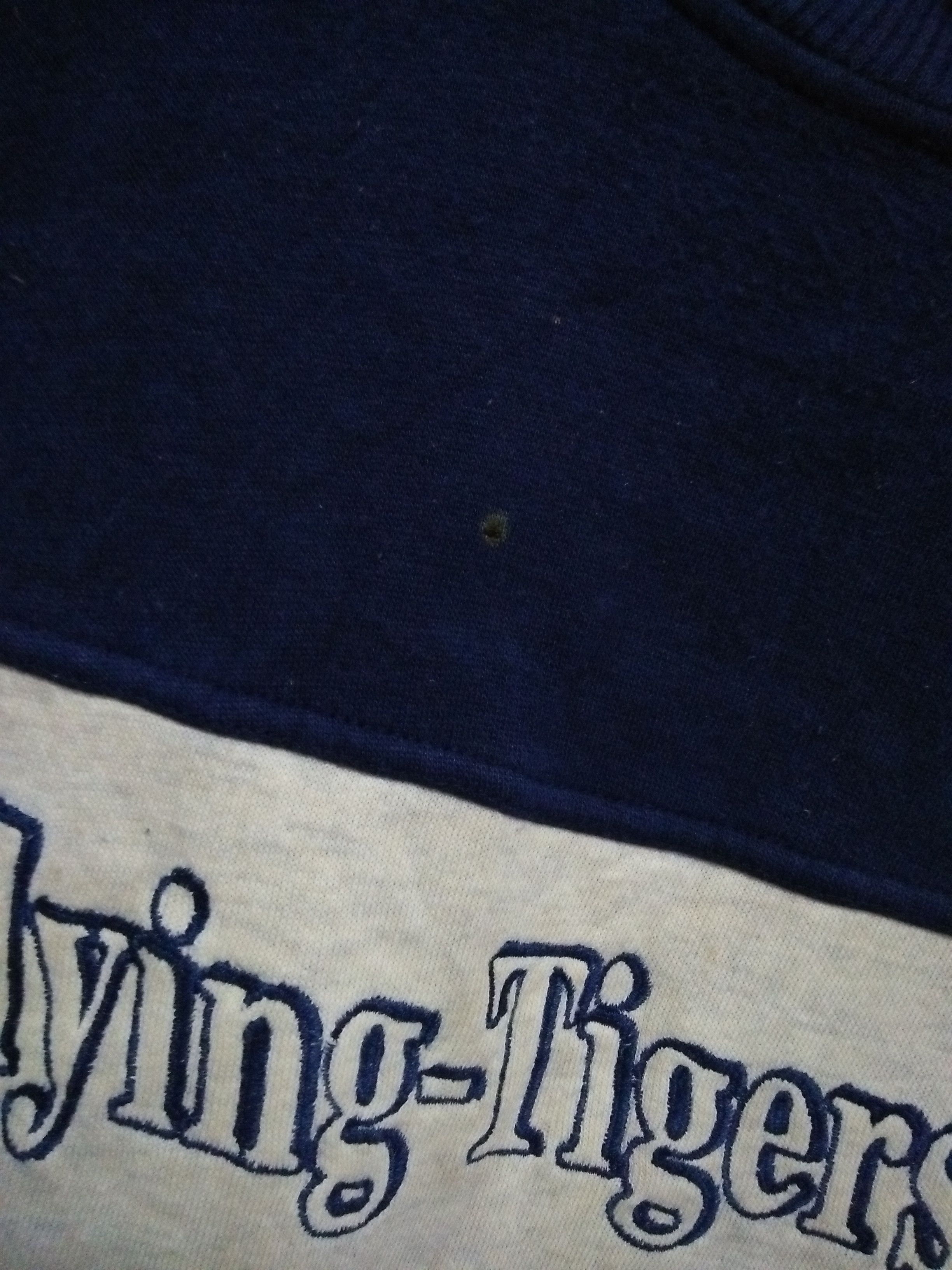 Vintage VTG FLYING TIGERS SWEATSHIRT (B144) Size US M / EU 48-50 / 2 - 3 Thumbnail