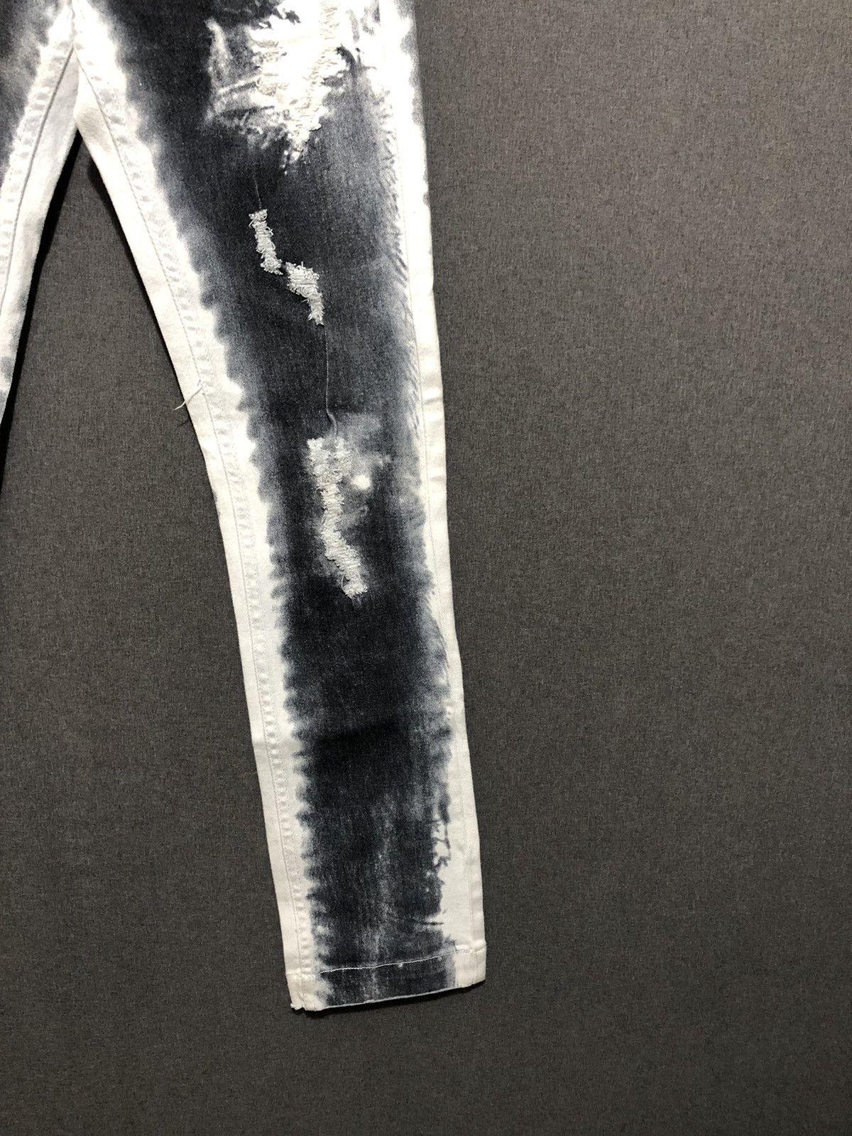 Dolce & Gabbana Dolce & Gabbana Ripped Stone Wash Skinny Distressed Denim Size US 32 / EU 48 - 2 Thumbnail