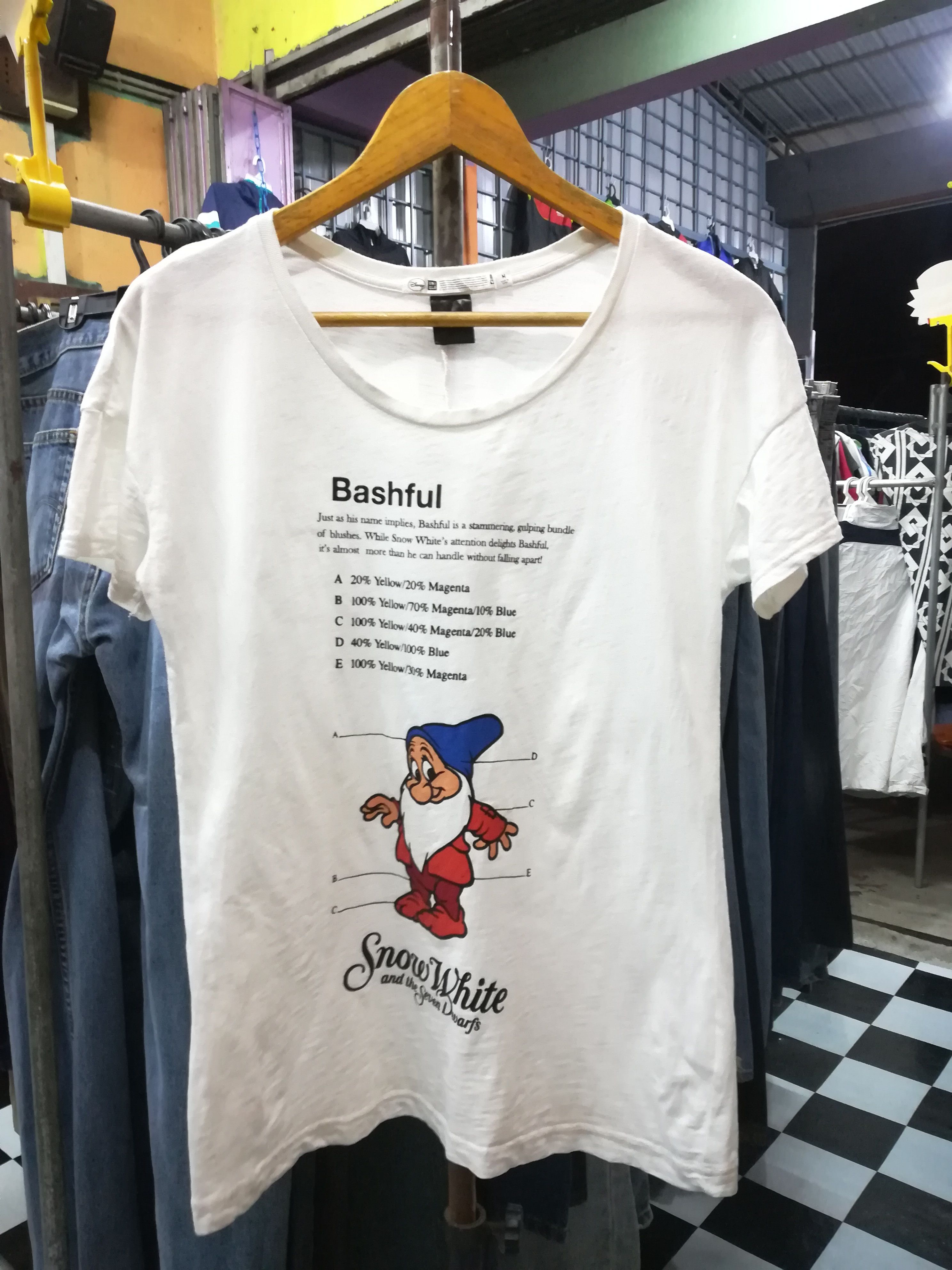 Undercover × Uniqlo Uniqlo X Undercover Snow White And The Seven Dwarfs T Shirt Size US S / EU 44-46 / 1 - 1 Thumbnail