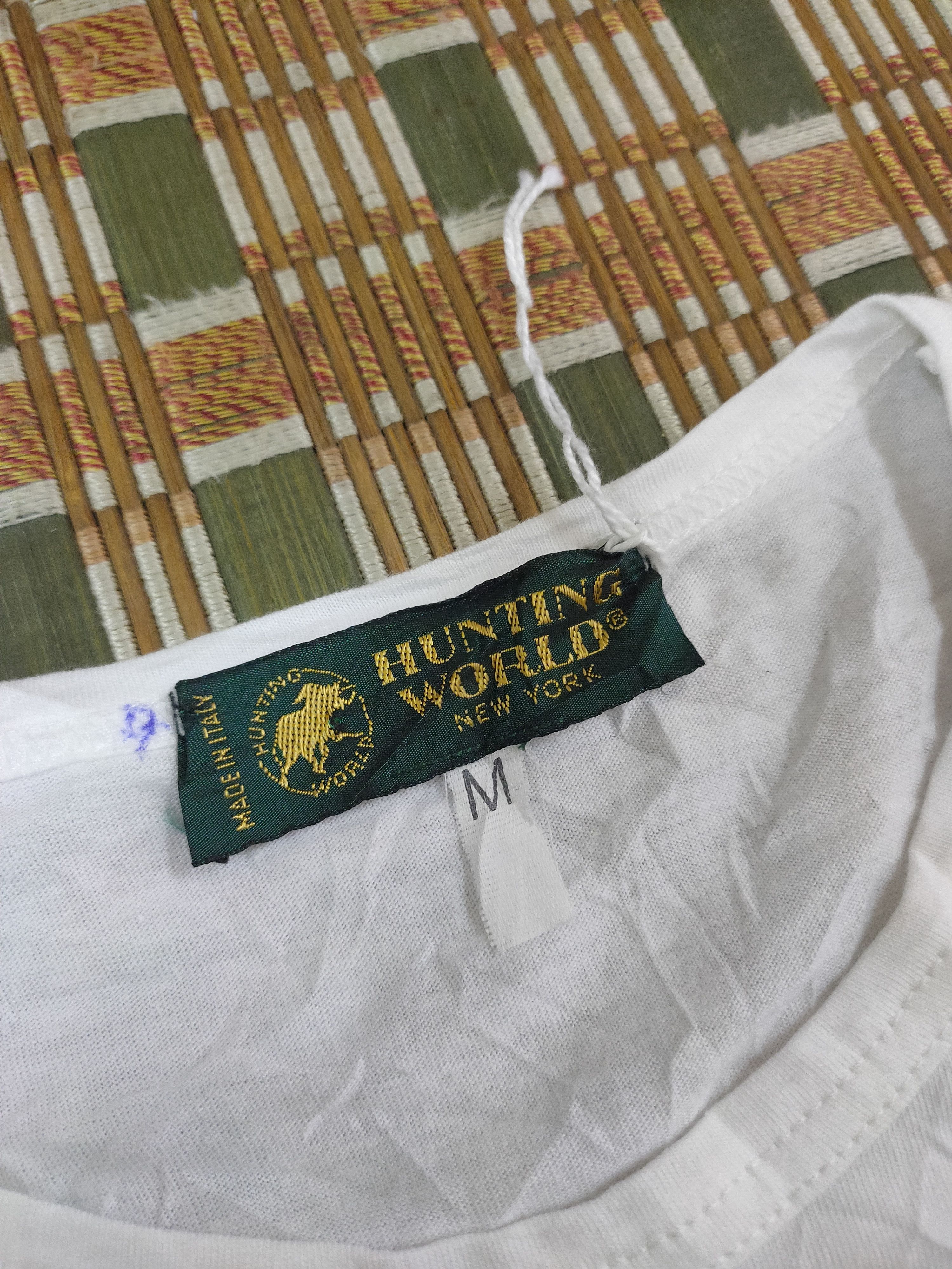 Vintage Hunting World New York Italy T shirt New Old Stock Size US M / EU 48-50 / 2 - 5 Thumbnail