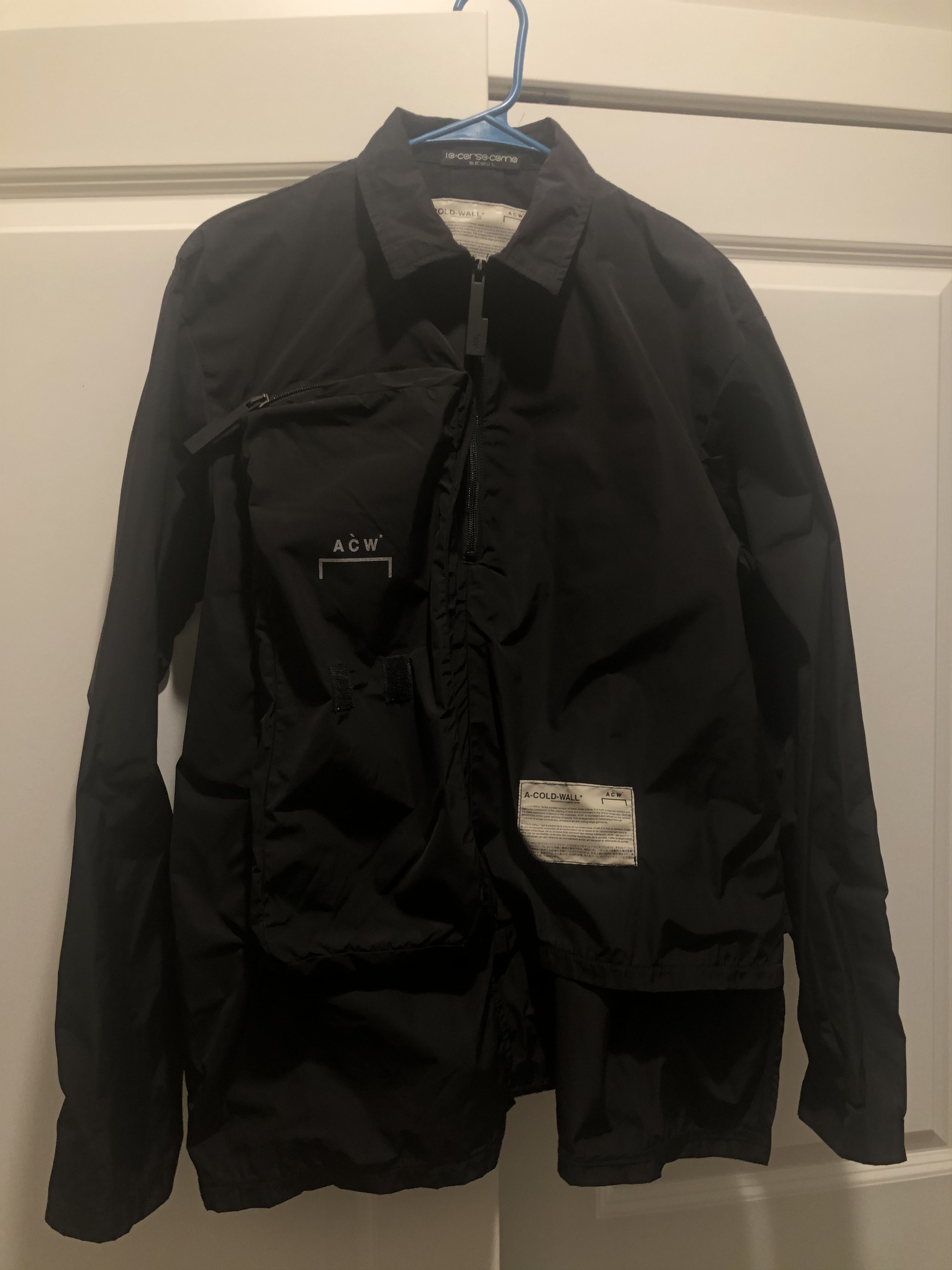 A cold wall asymmetric jacket clearance