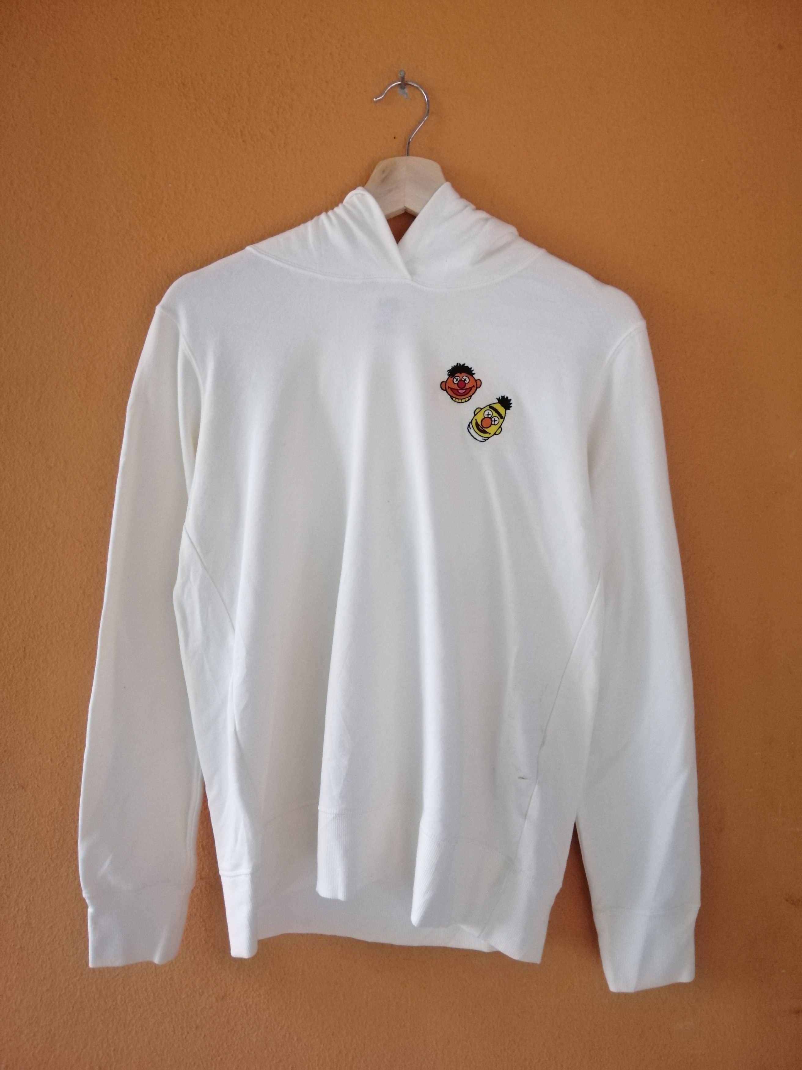 Kaws × Peanuts × Uniqlo Kaws X Sesame Street Bert & Ernie Heads Hoodie B28 Size US S / EU 44-46 / 1 - 1 Thumbnail