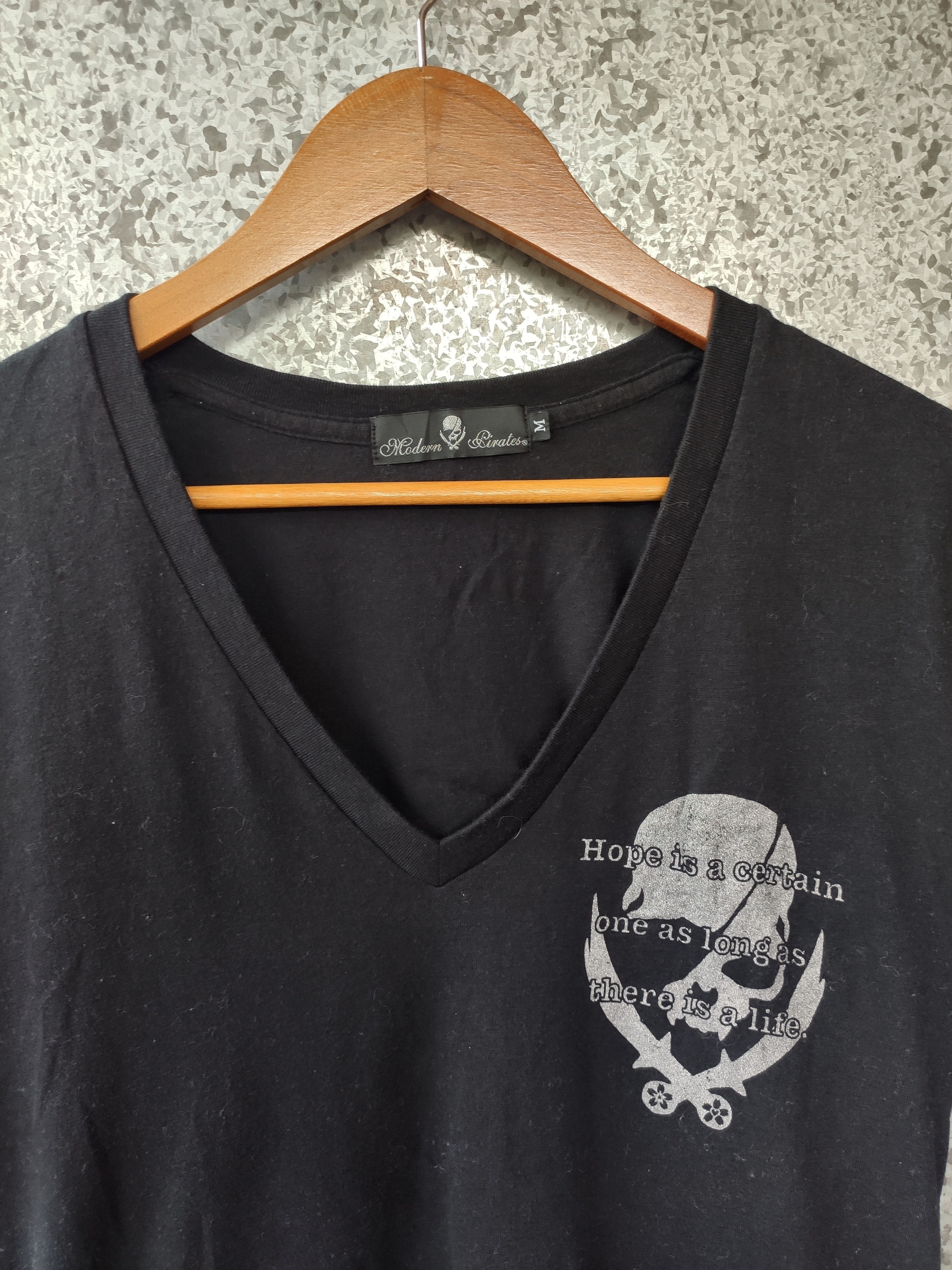 Bones Modern Pirates t shirt Size US S / EU 44-46 / 1 - 4 Thumbnail
